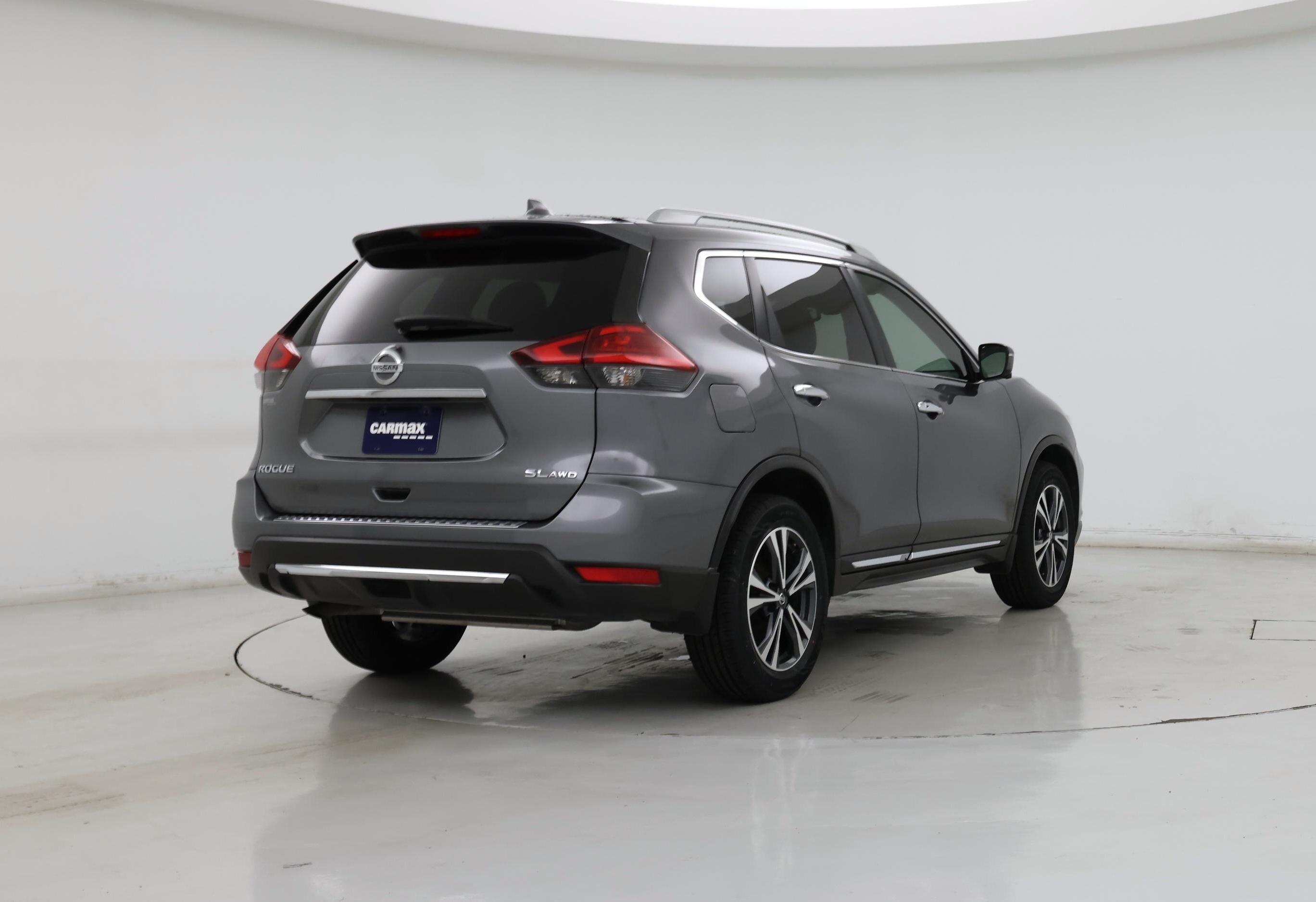Thumbnail: 2017 Nissan Rogue - 8