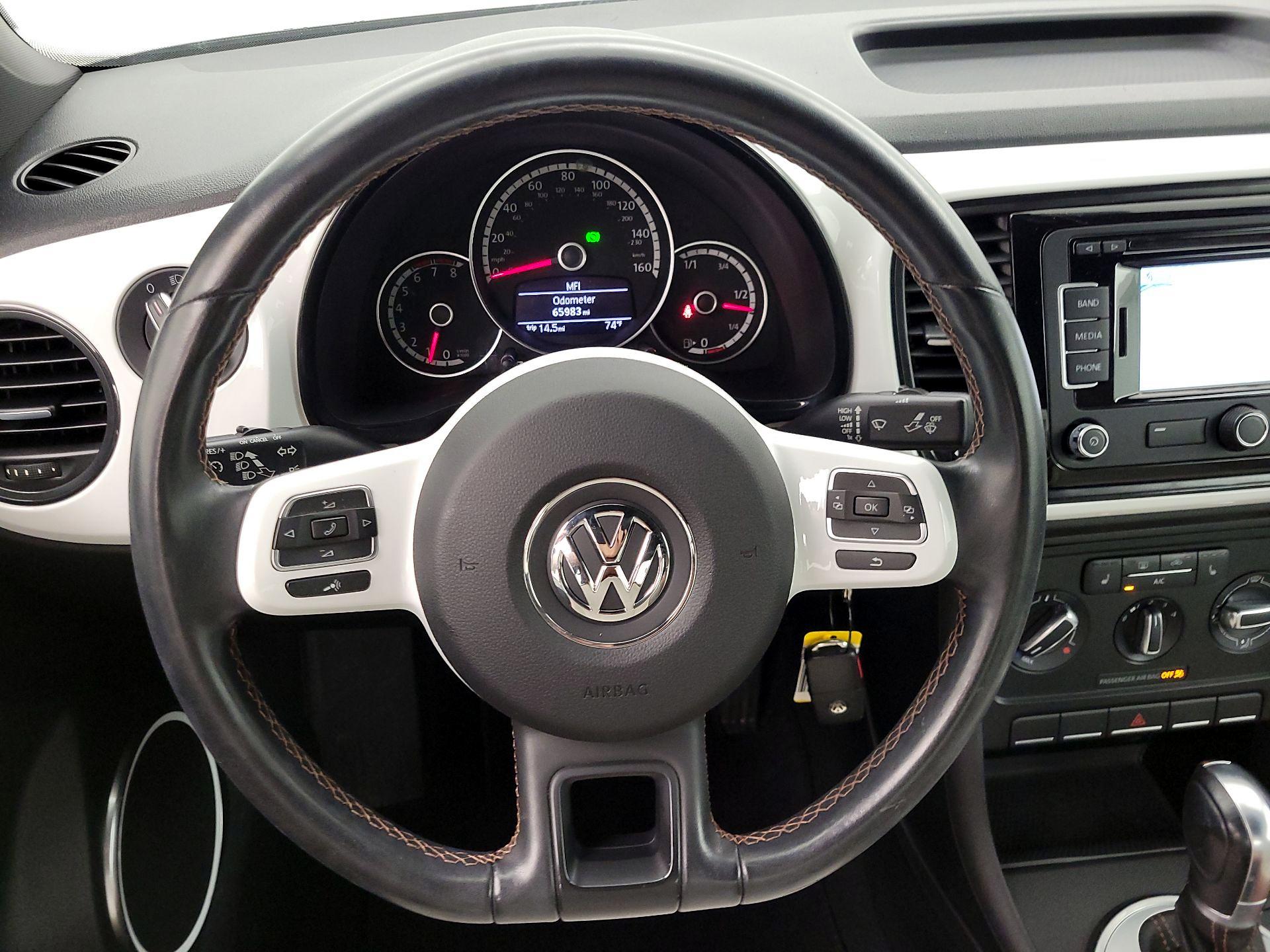Thumbnail: 2015 Volkswagen Beetle - 10