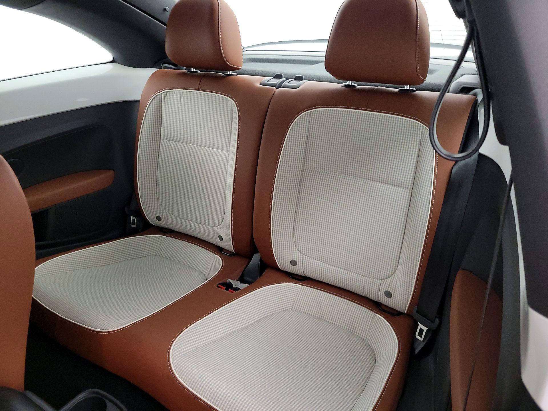 Thumbnail: 2015 Volkswagen Beetle - 19