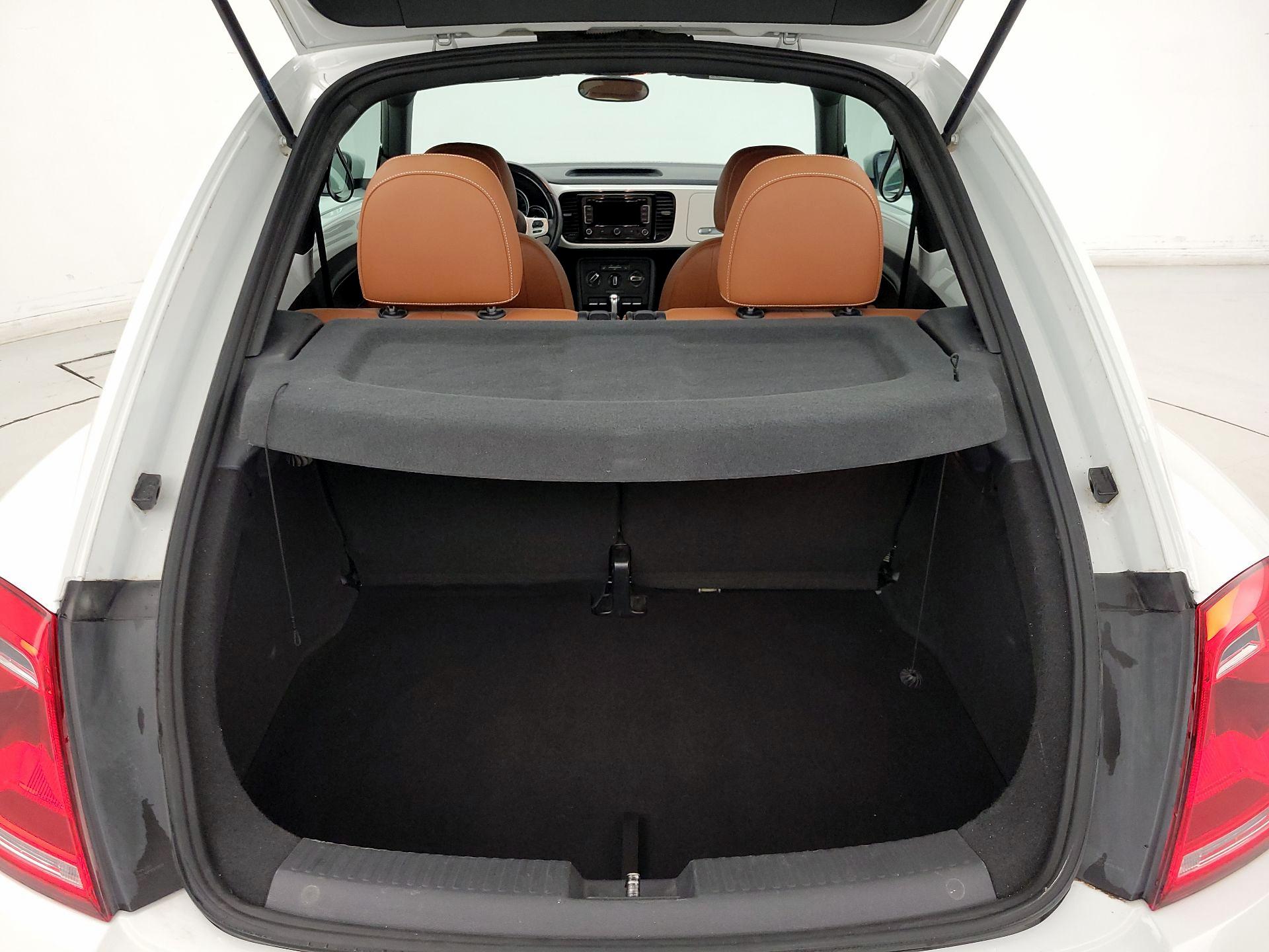 Thumbnail: 2015 Volkswagen Beetle - 20