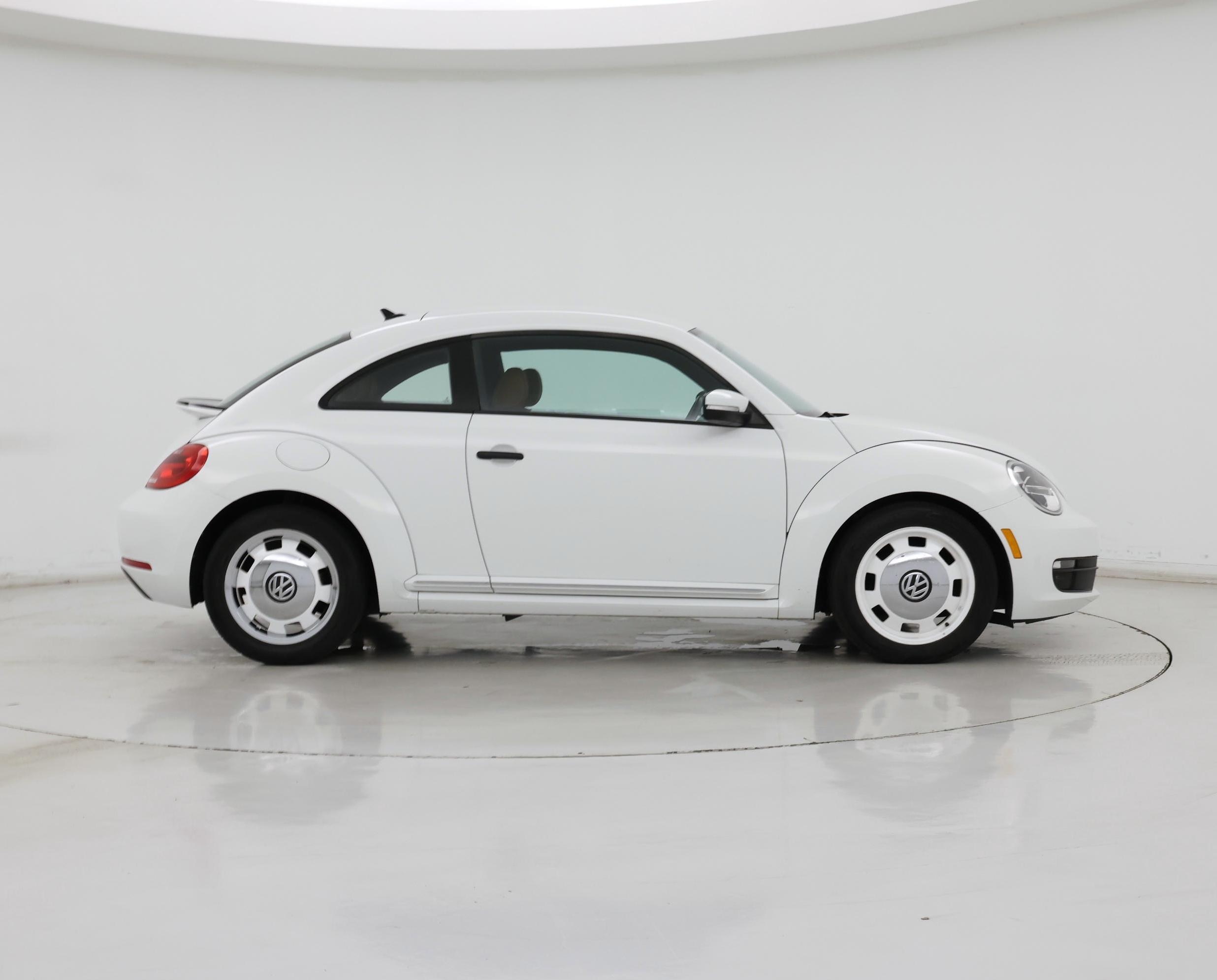 Thumbnail: 2015 Volkswagen Beetle - 7