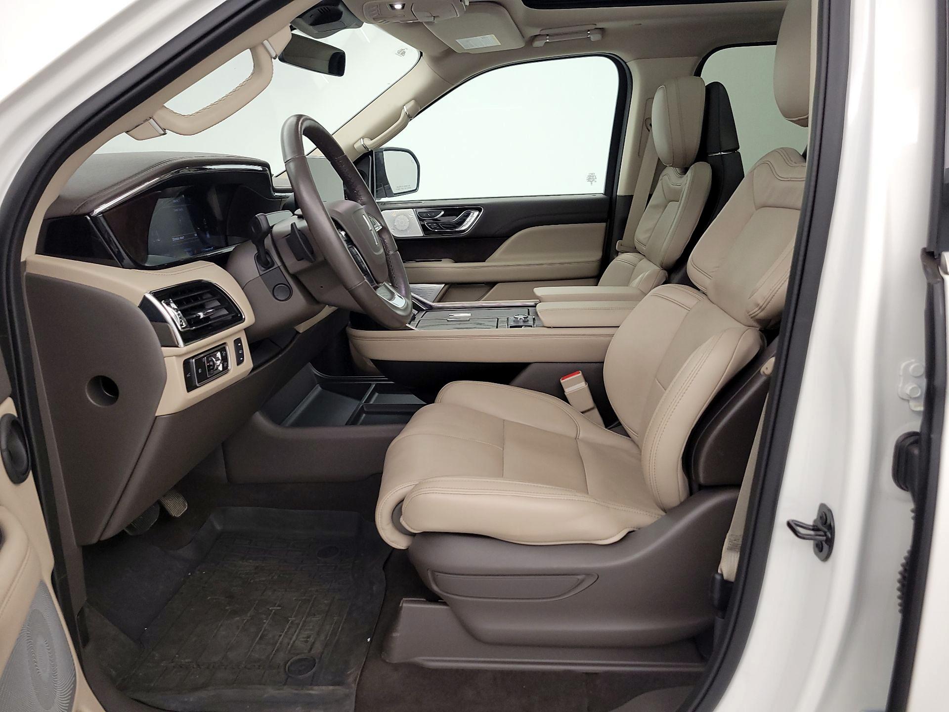 Thumbnail: 2024 Lincoln Navigator L - 11