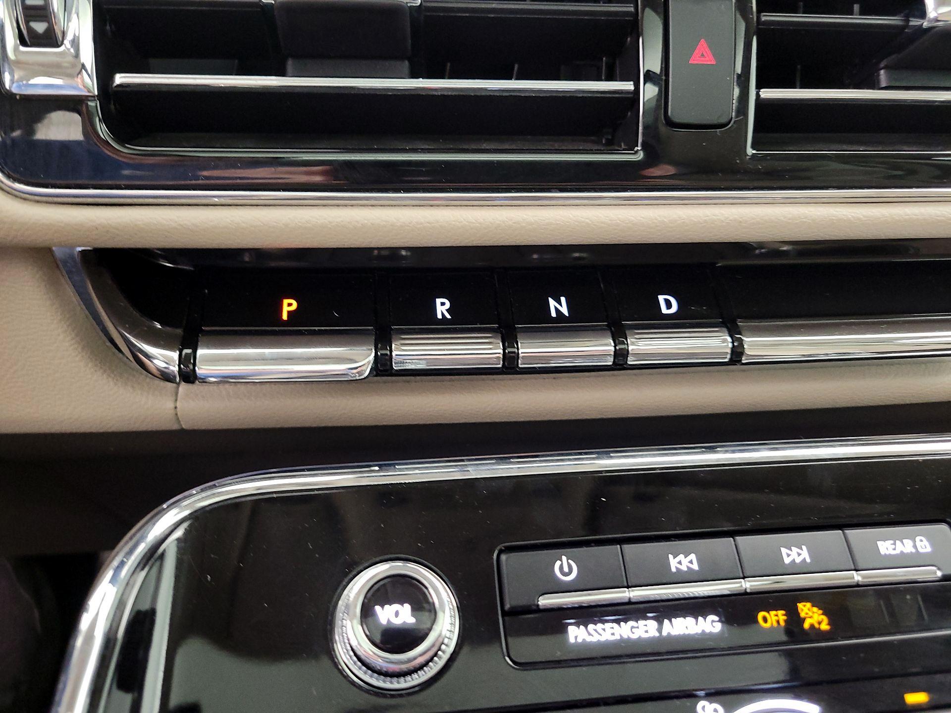 Thumbnail: 2024 Lincoln Navigator L - 18