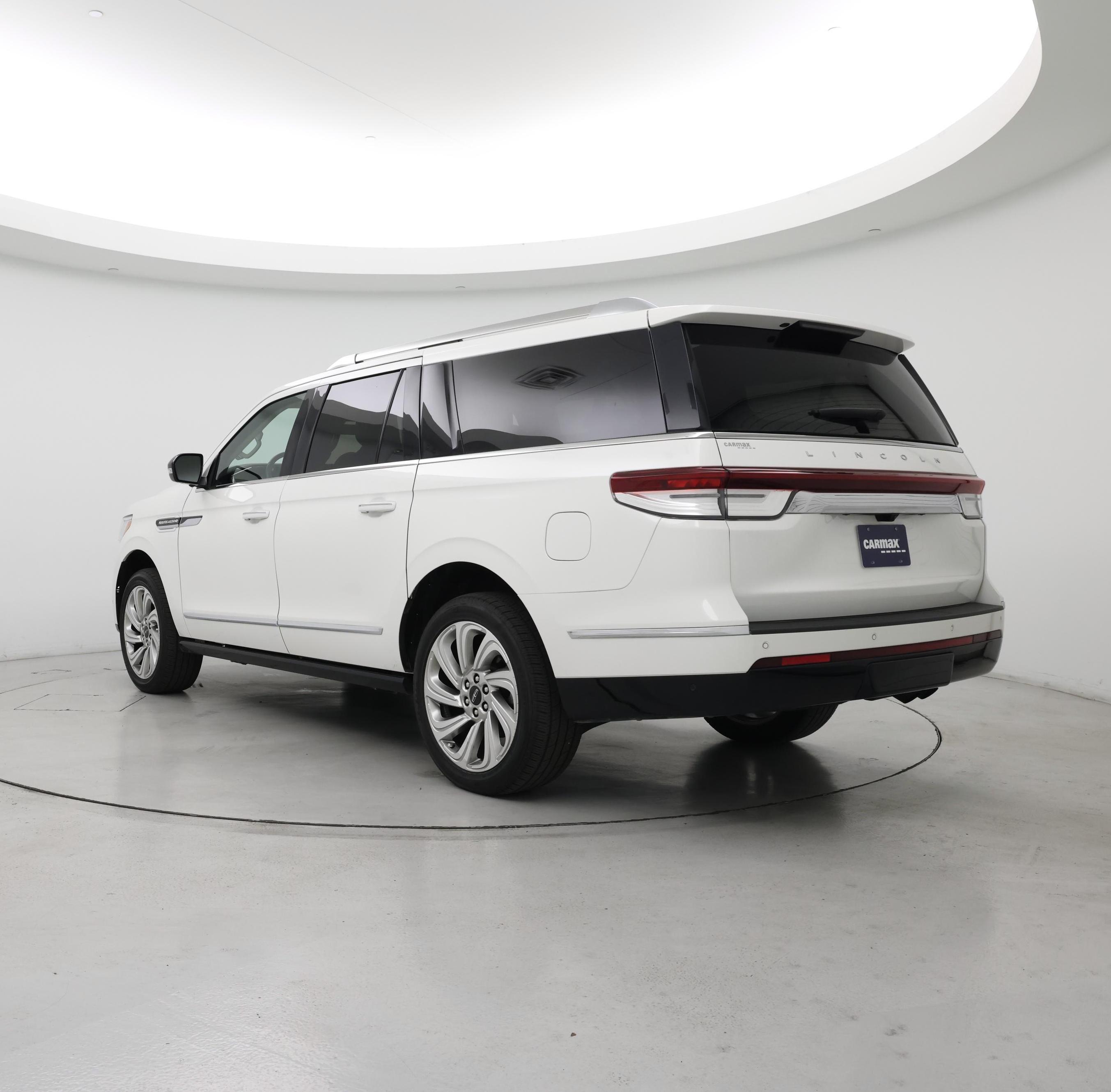 Thumbnail: 2024 Lincoln Navigator L - 2