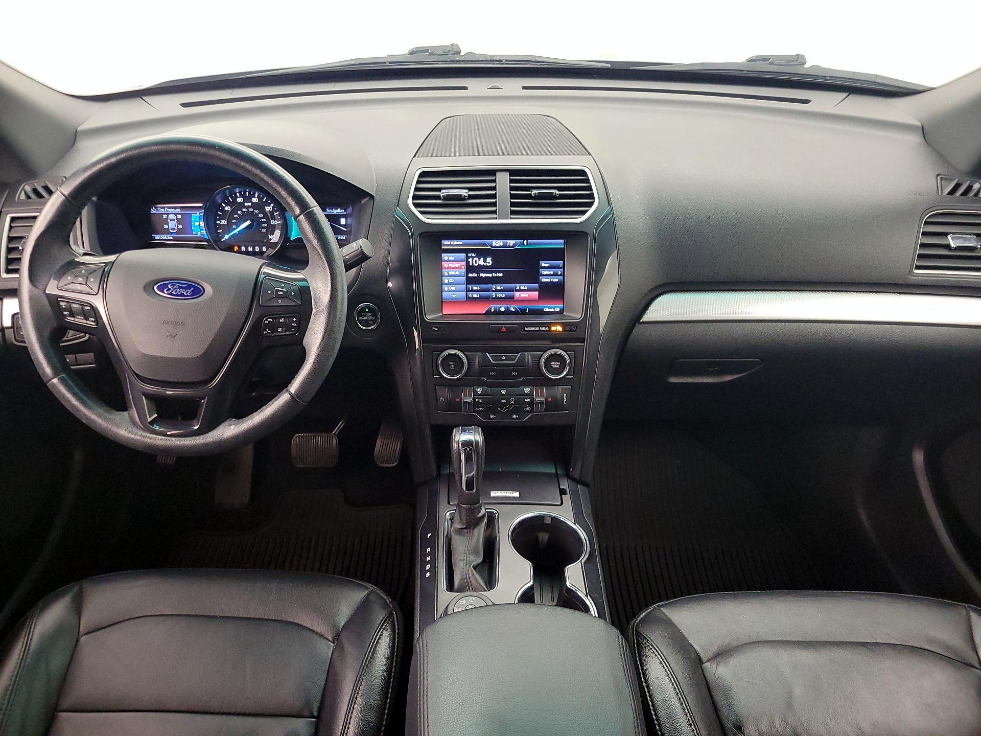 Thumbnail: 2016 Ford Explorer - 9