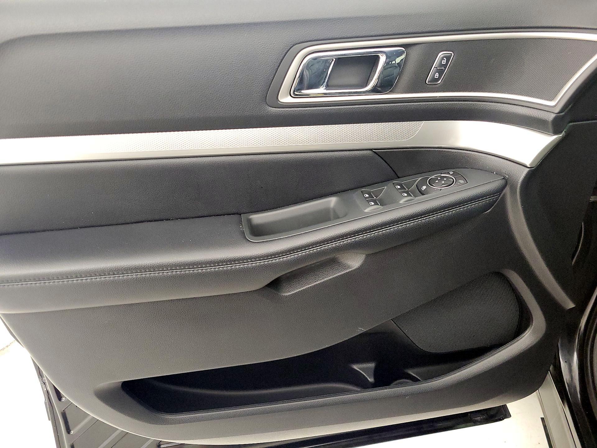 Thumbnail: 2016 Ford Explorer - 12