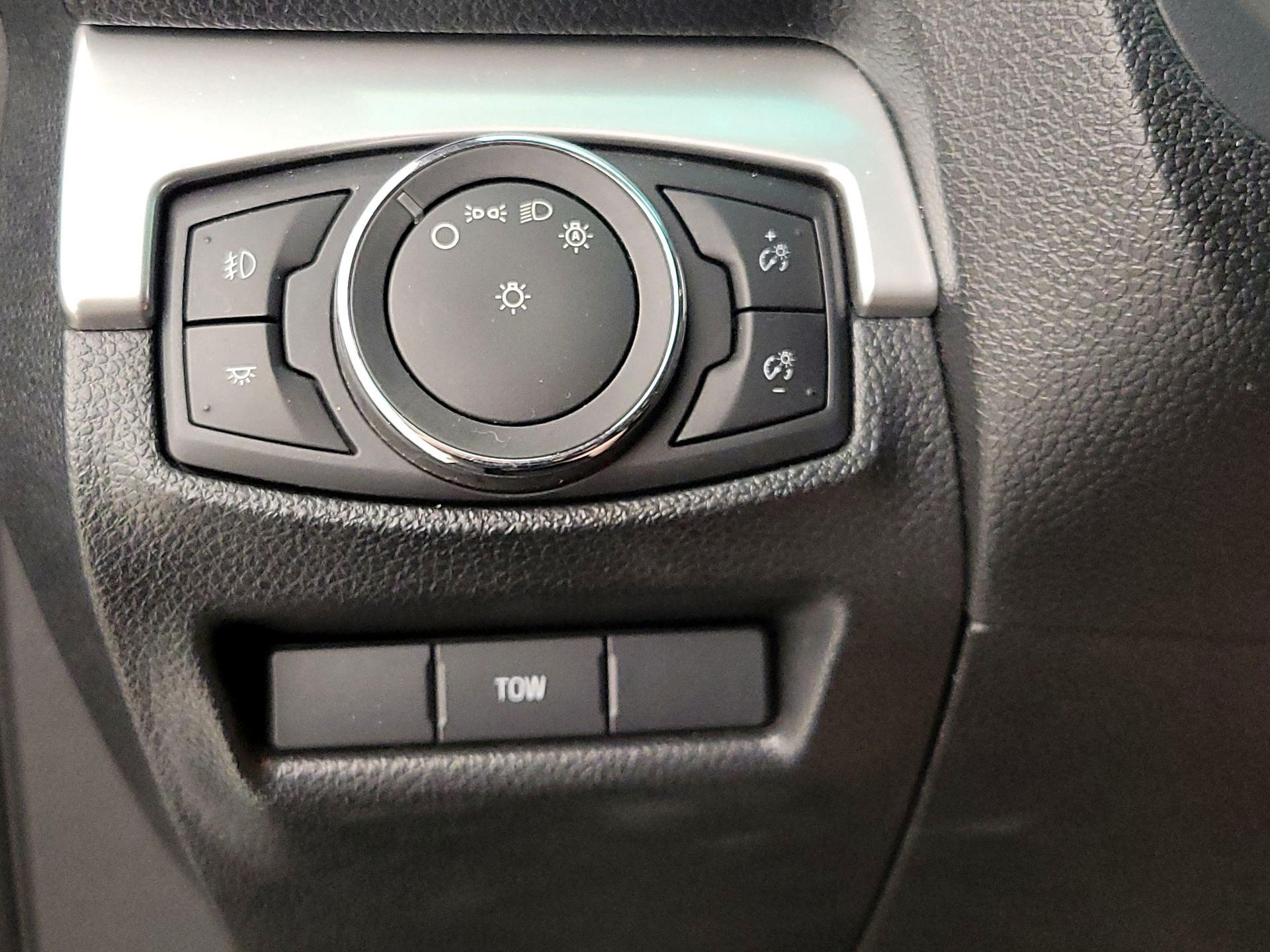 Thumbnail: 2016 Ford Explorer - 13