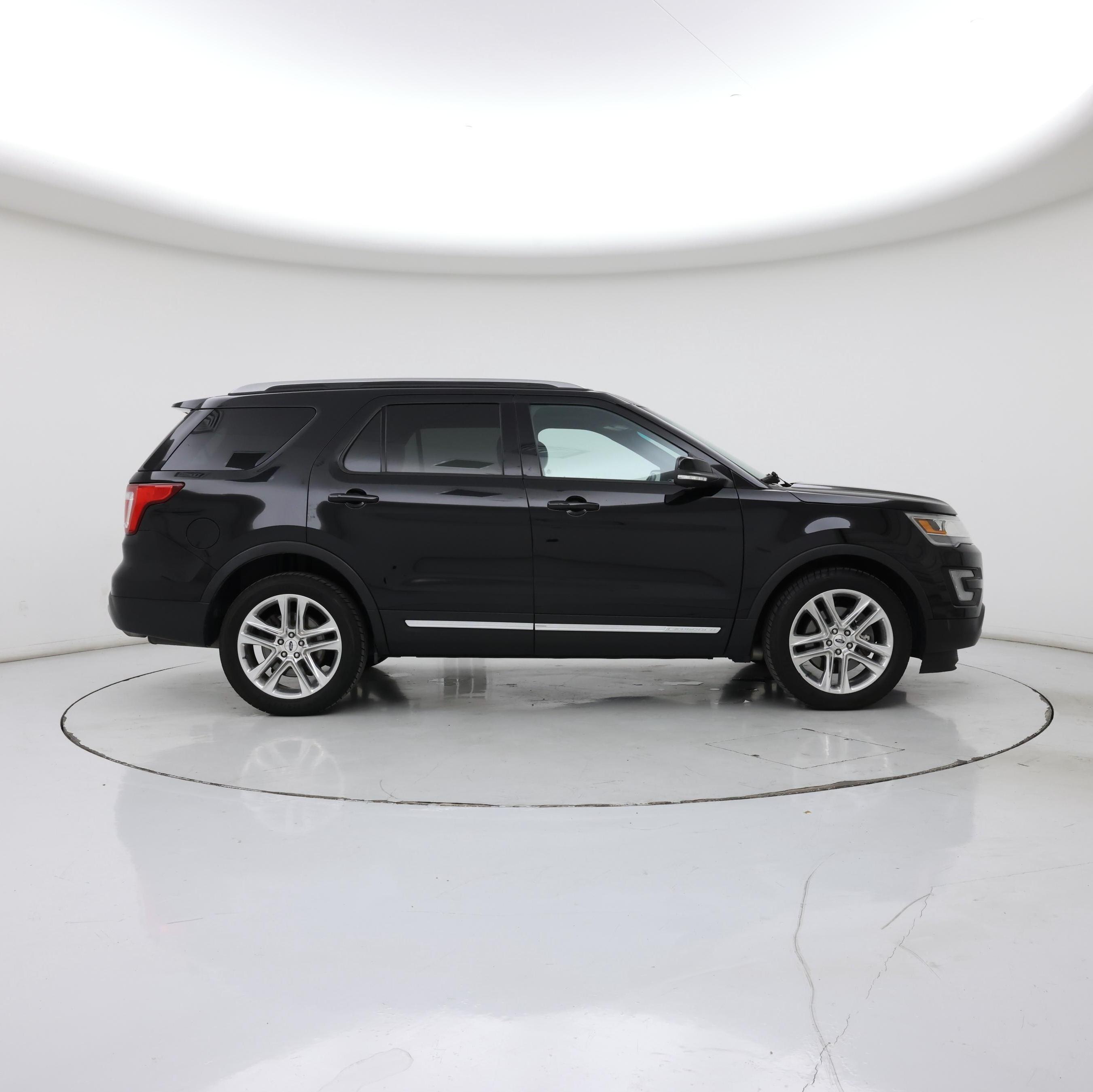 Thumbnail: 2016 Ford Explorer - 7