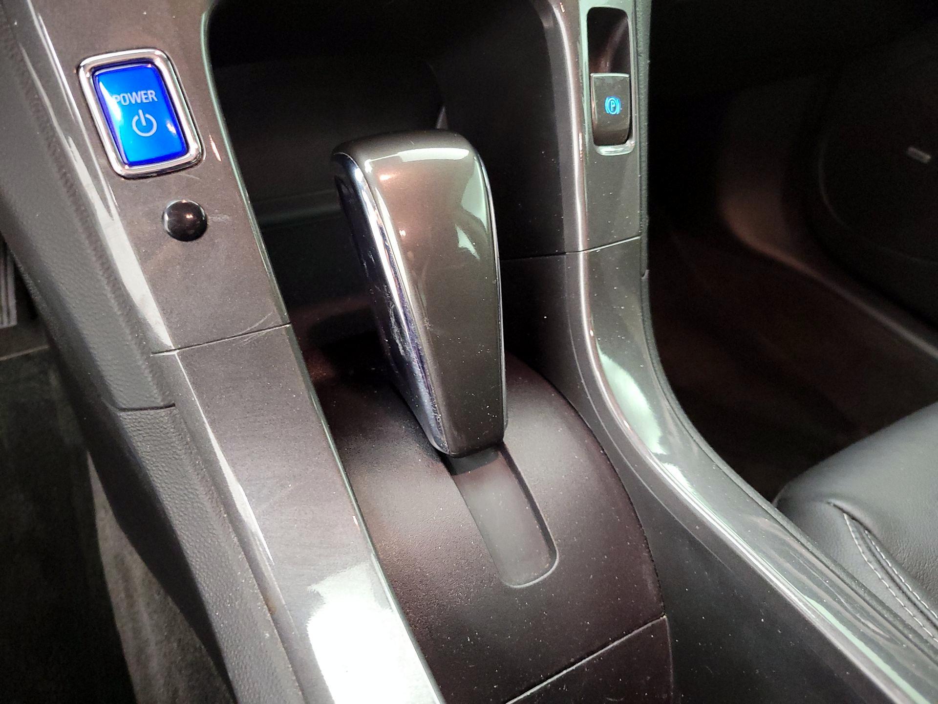 Thumbnail: 2015 Chevrolet Volt - 18
