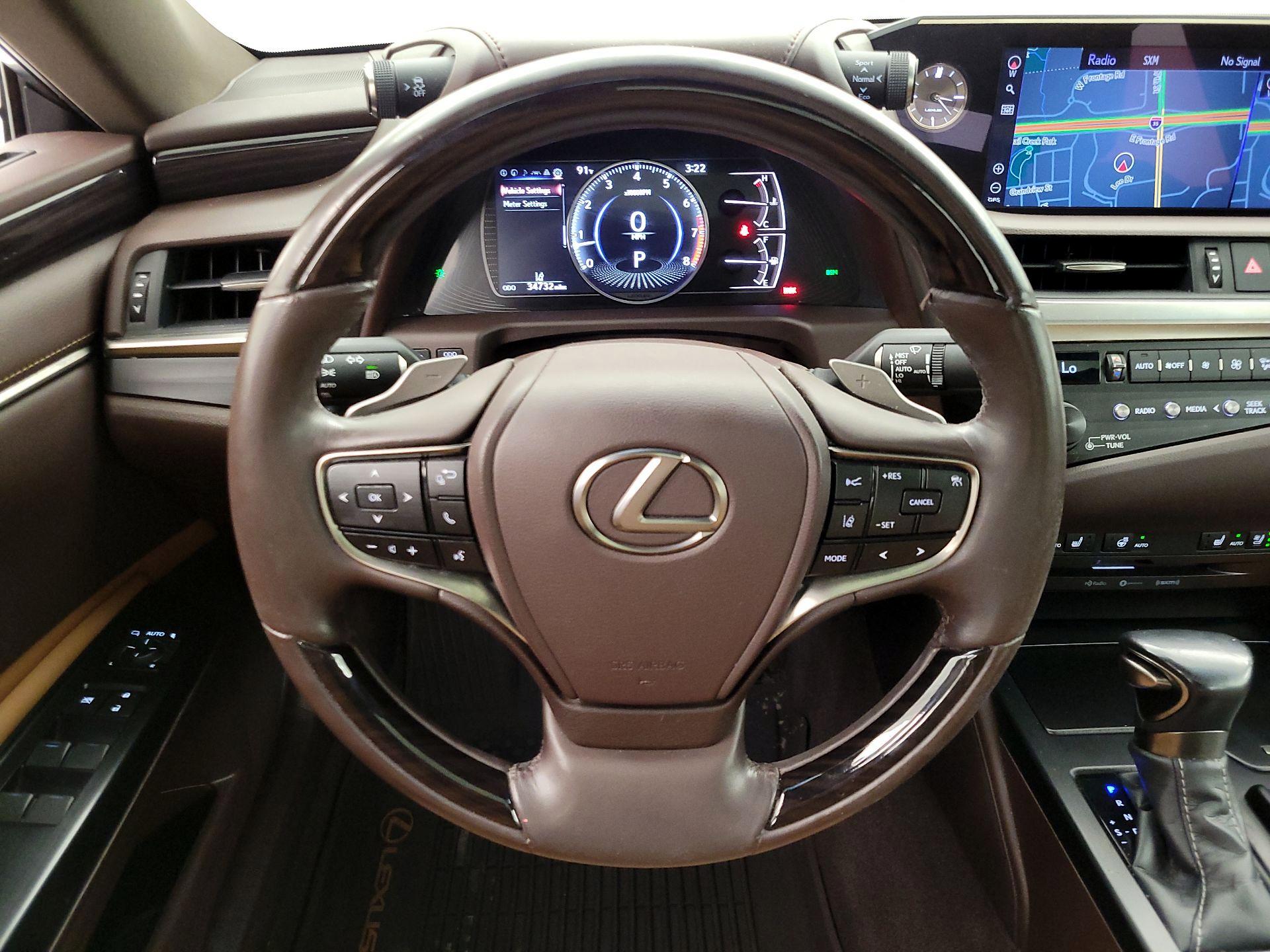 Thumbnail: 2020 Lexus ES - 10