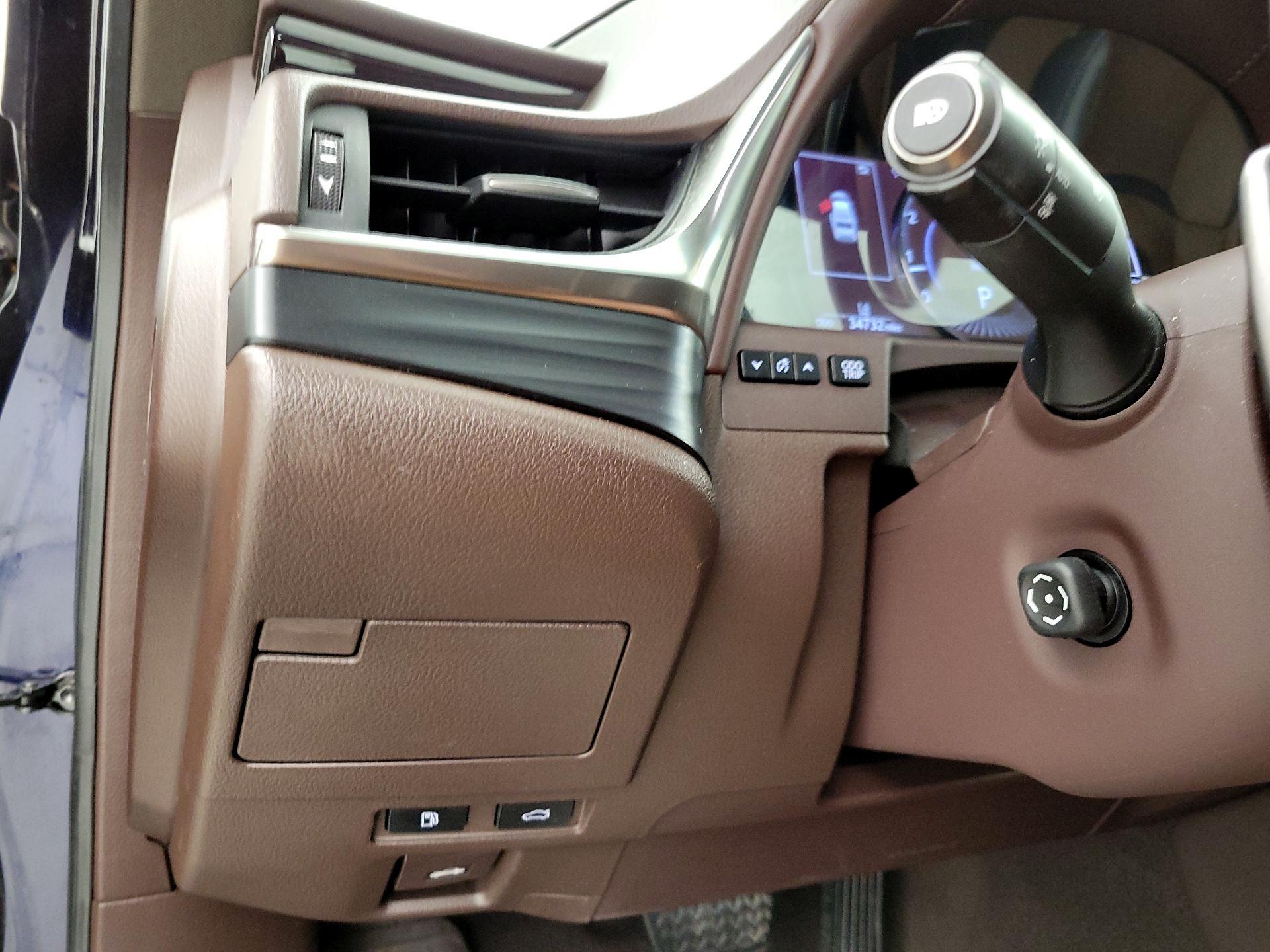 Thumbnail: 2020 Lexus ES - 13