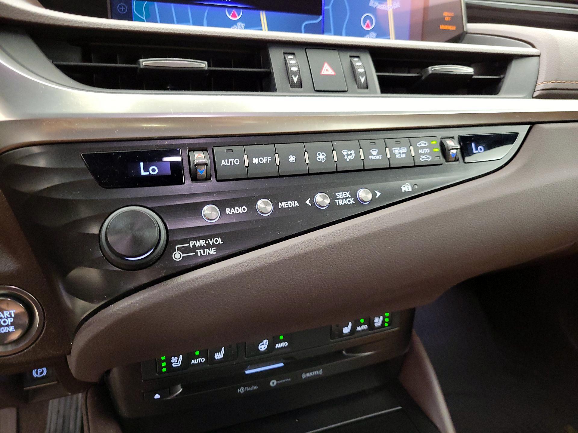Thumbnail: 2020 Lexus ES - 17