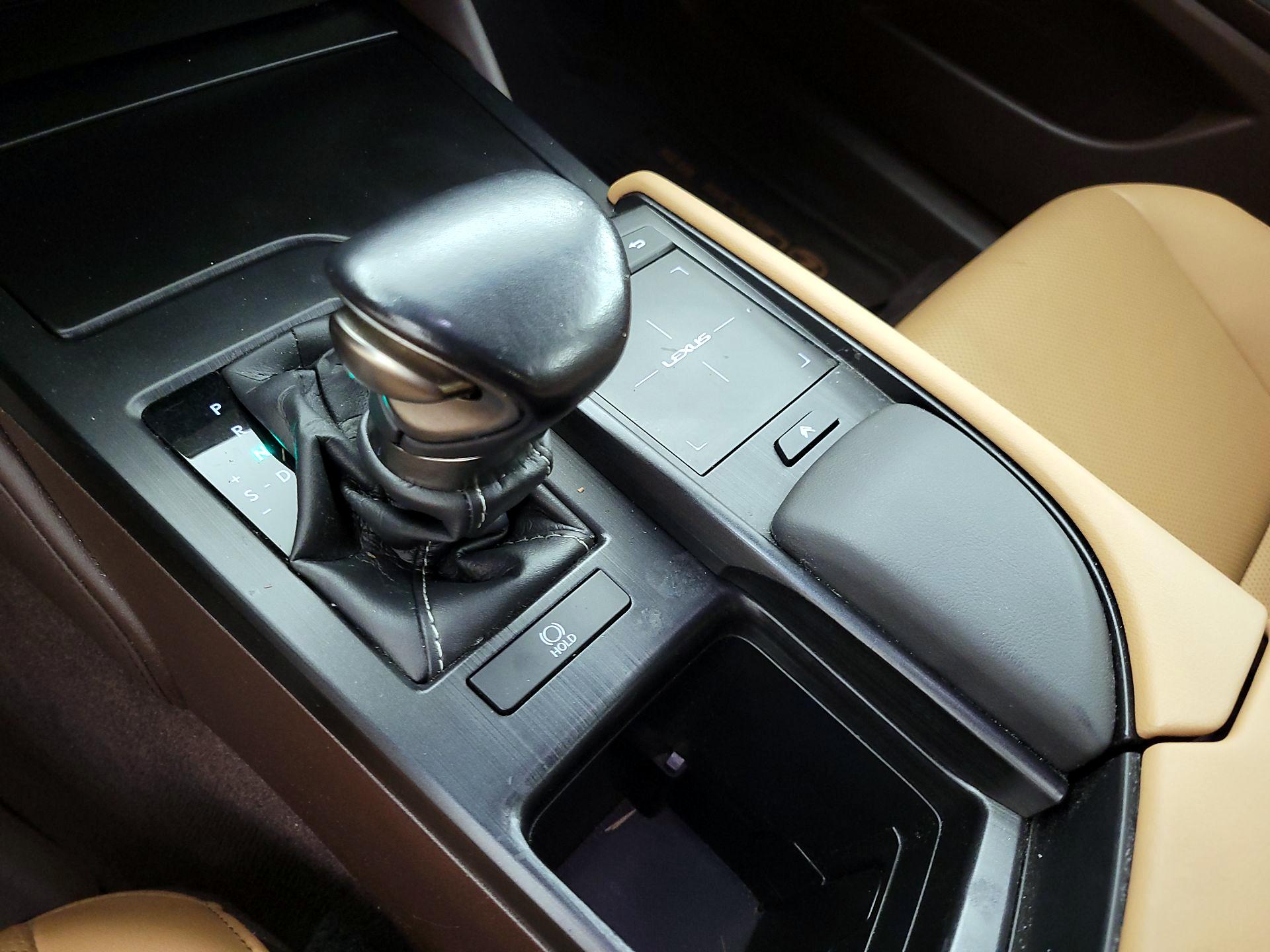 Thumbnail: 2020 Lexus ES - 18