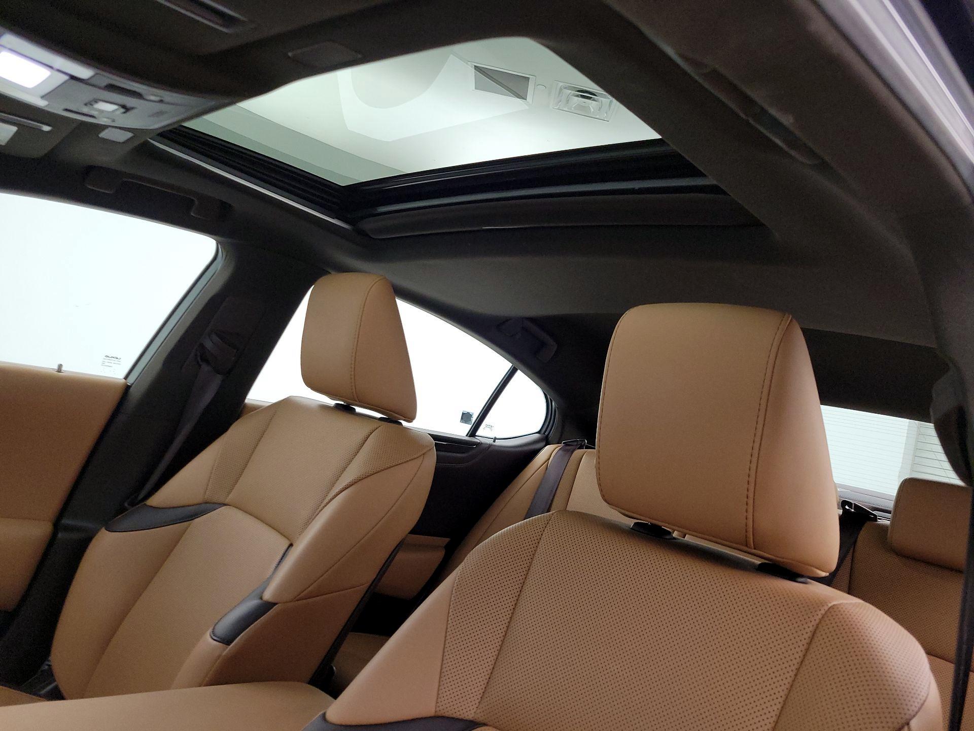 Thumbnail: 2020 Lexus ES - 20