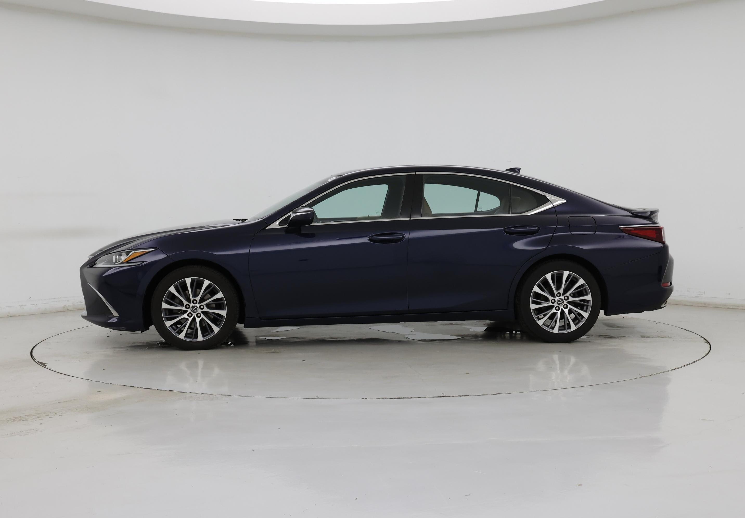 Thumbnail: 2020 Lexus ES - 3