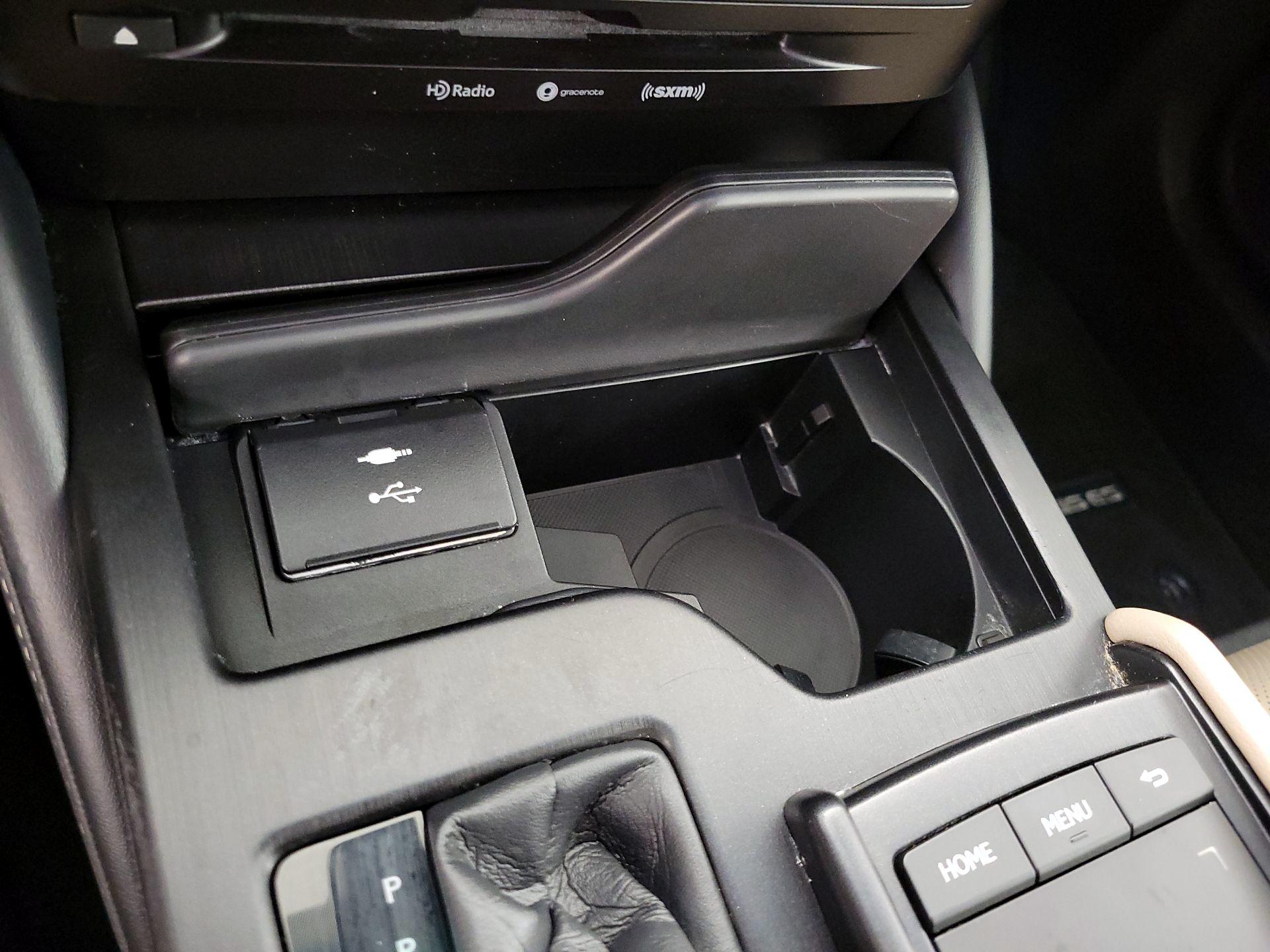 Thumbnail: 2021 Lexus ES - 18