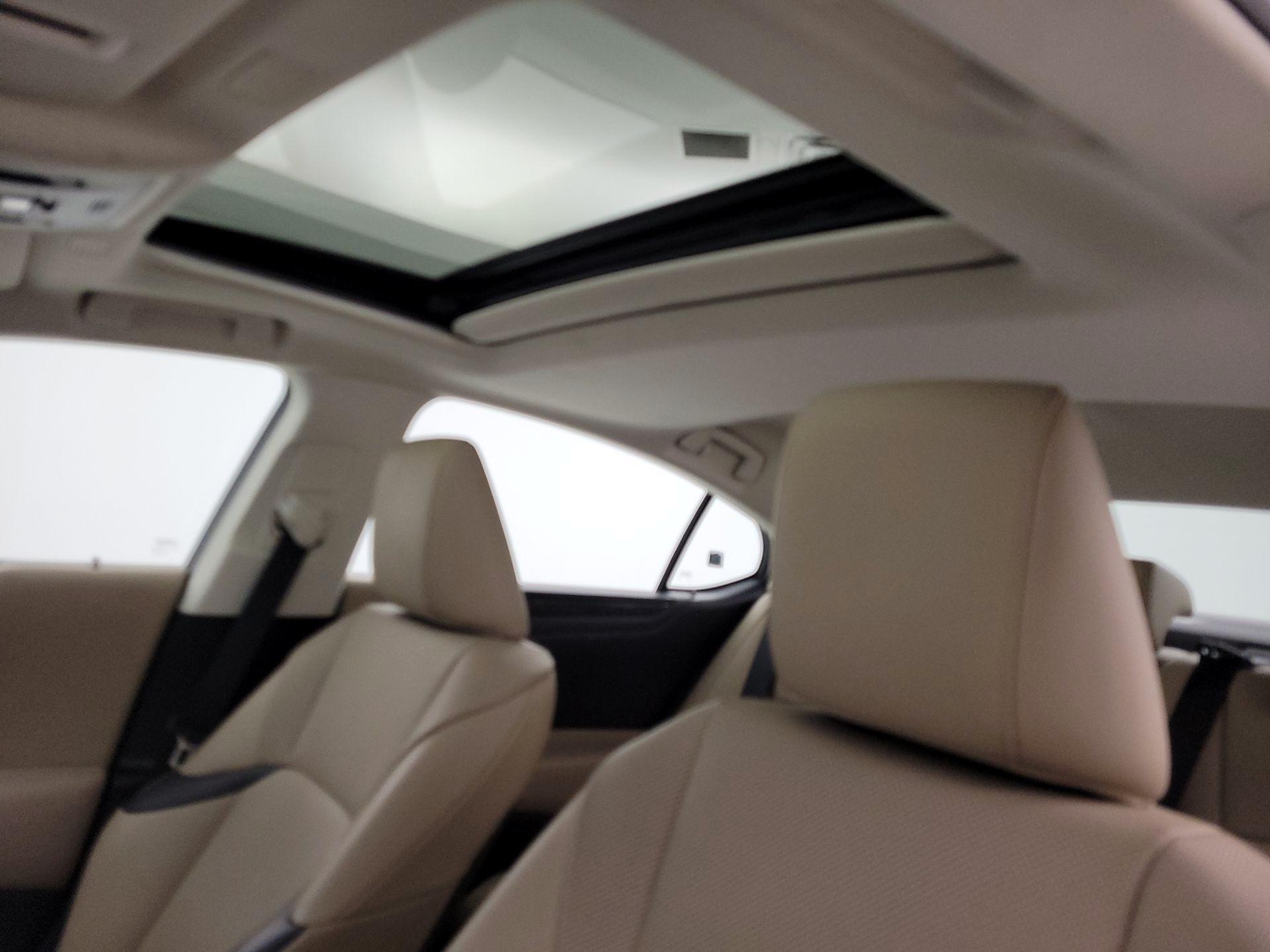 Thumbnail: 2021 Lexus ES - 19