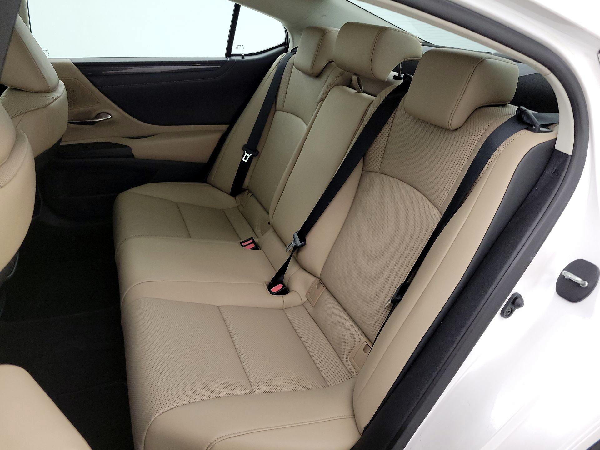 Thumbnail: 2021 Lexus ES - 20