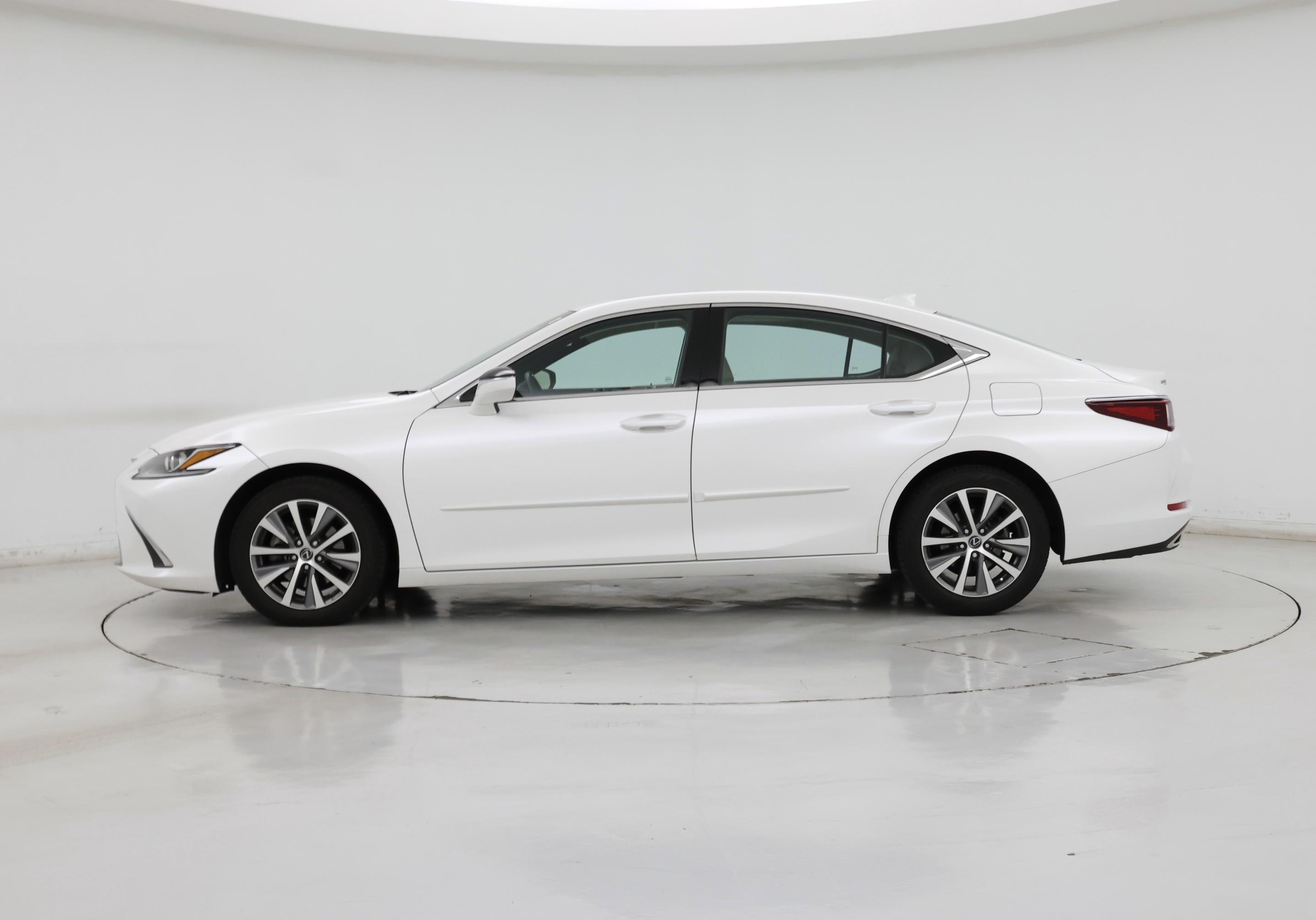 Thumbnail: 2021 Lexus ES - 3