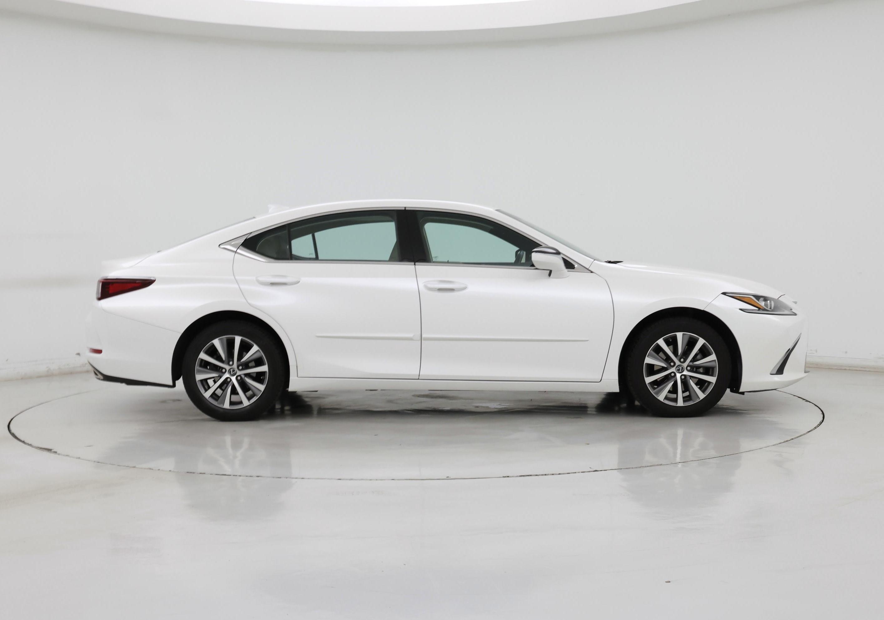 Thumbnail: 2021 Lexus ES - 7
