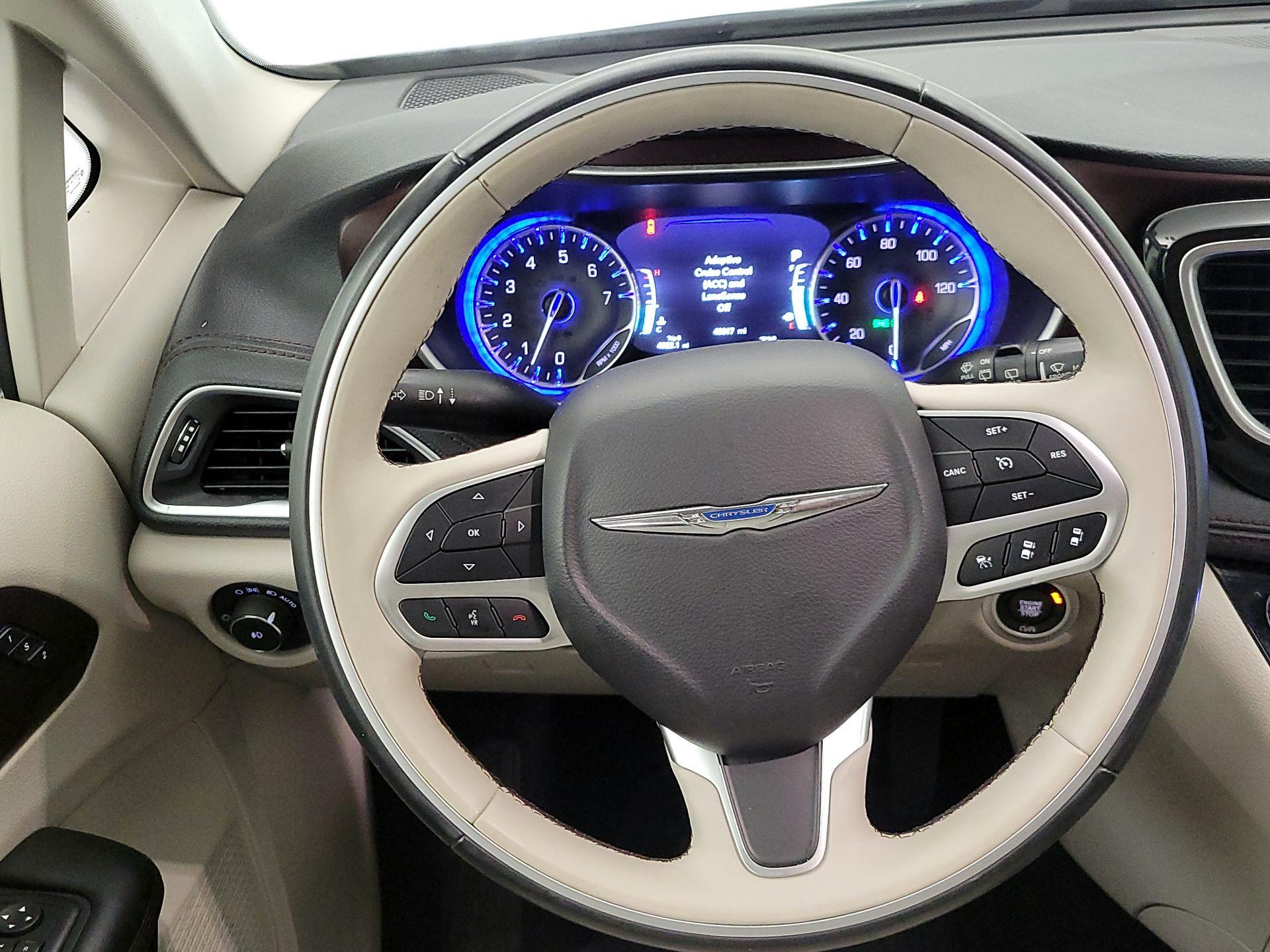 Thumbnail: 2017 Chrysler Pacifica - 10