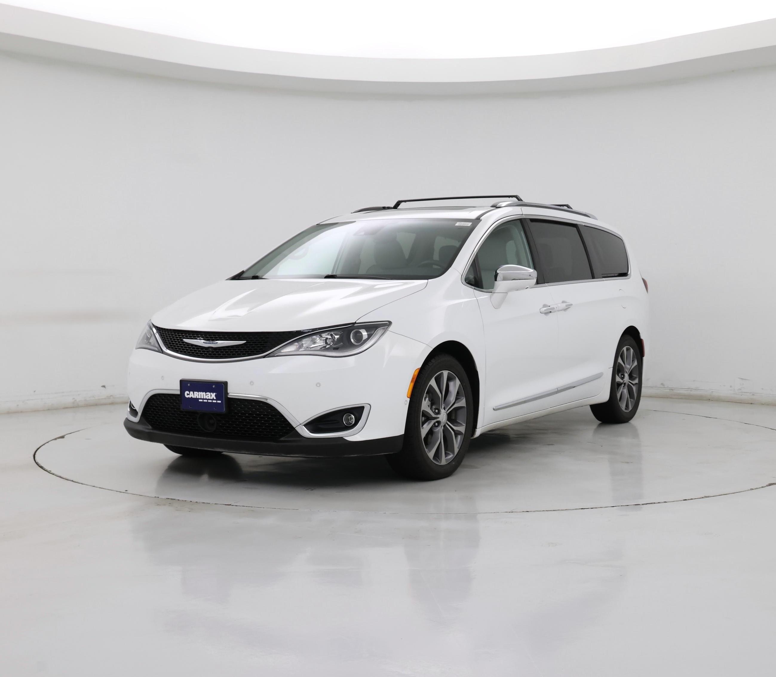 Thumbnail: 2017 Chrysler Pacifica - 4