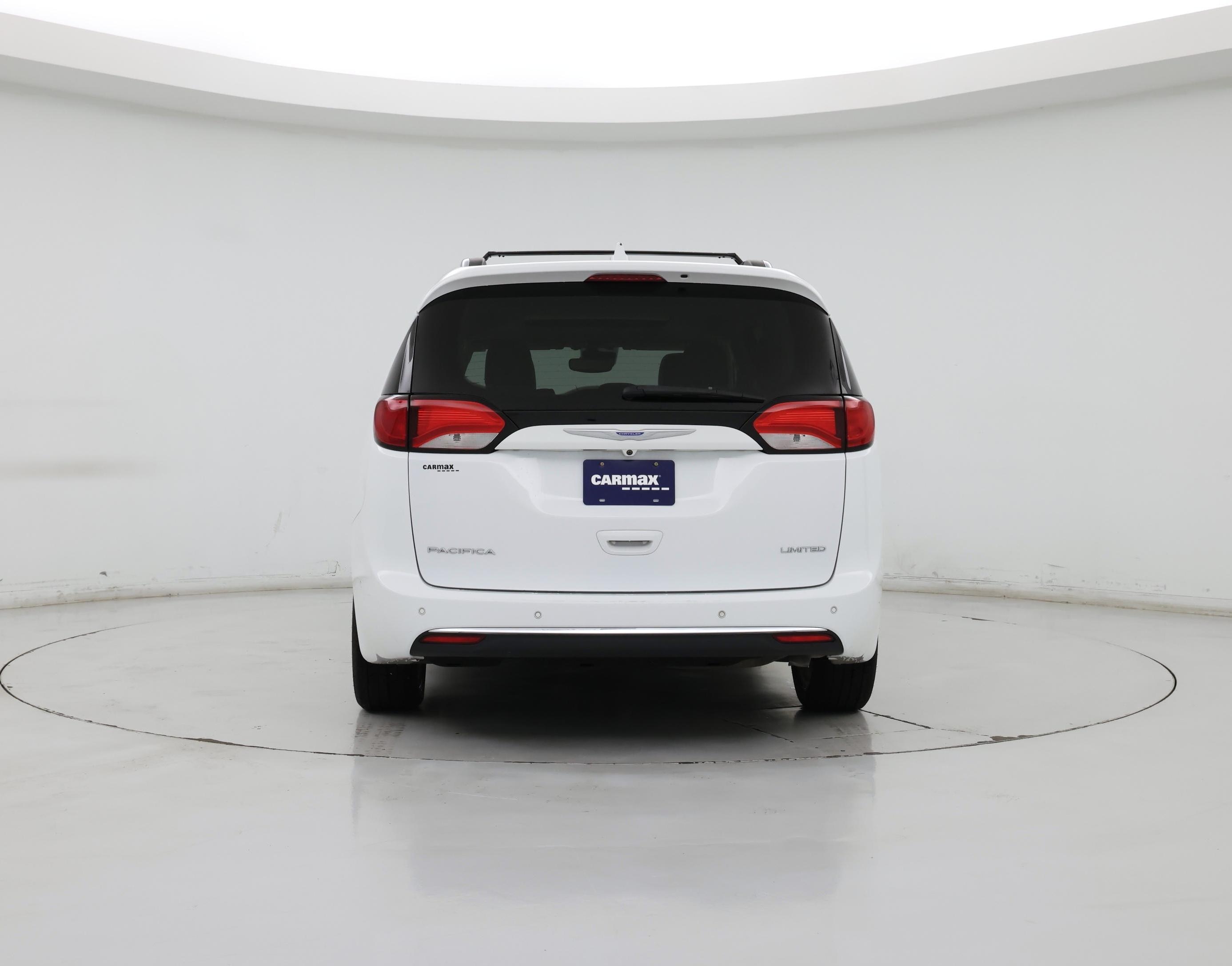 Thumbnail: 2017 Chrysler Pacifica - 6