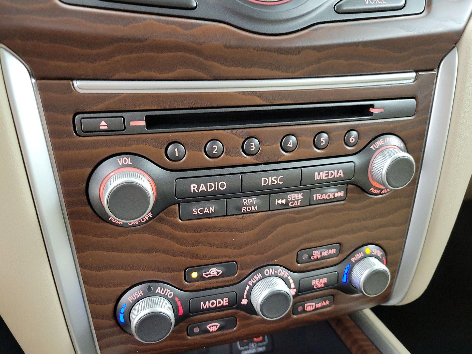 Thumbnail: 2020 Nissan Pathfinder - 17