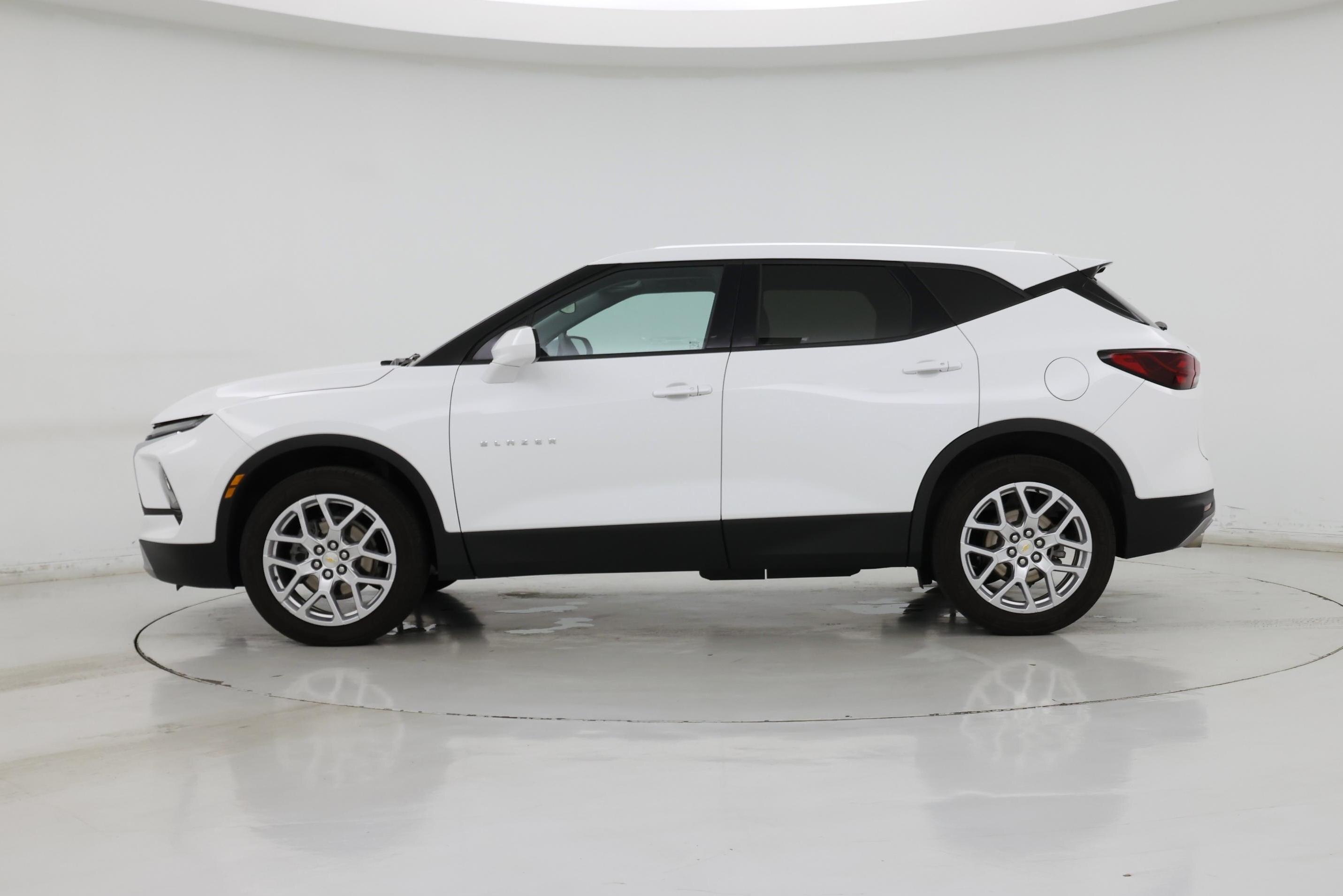 Thumbnail: 2023 Chevrolet Blazer - 3