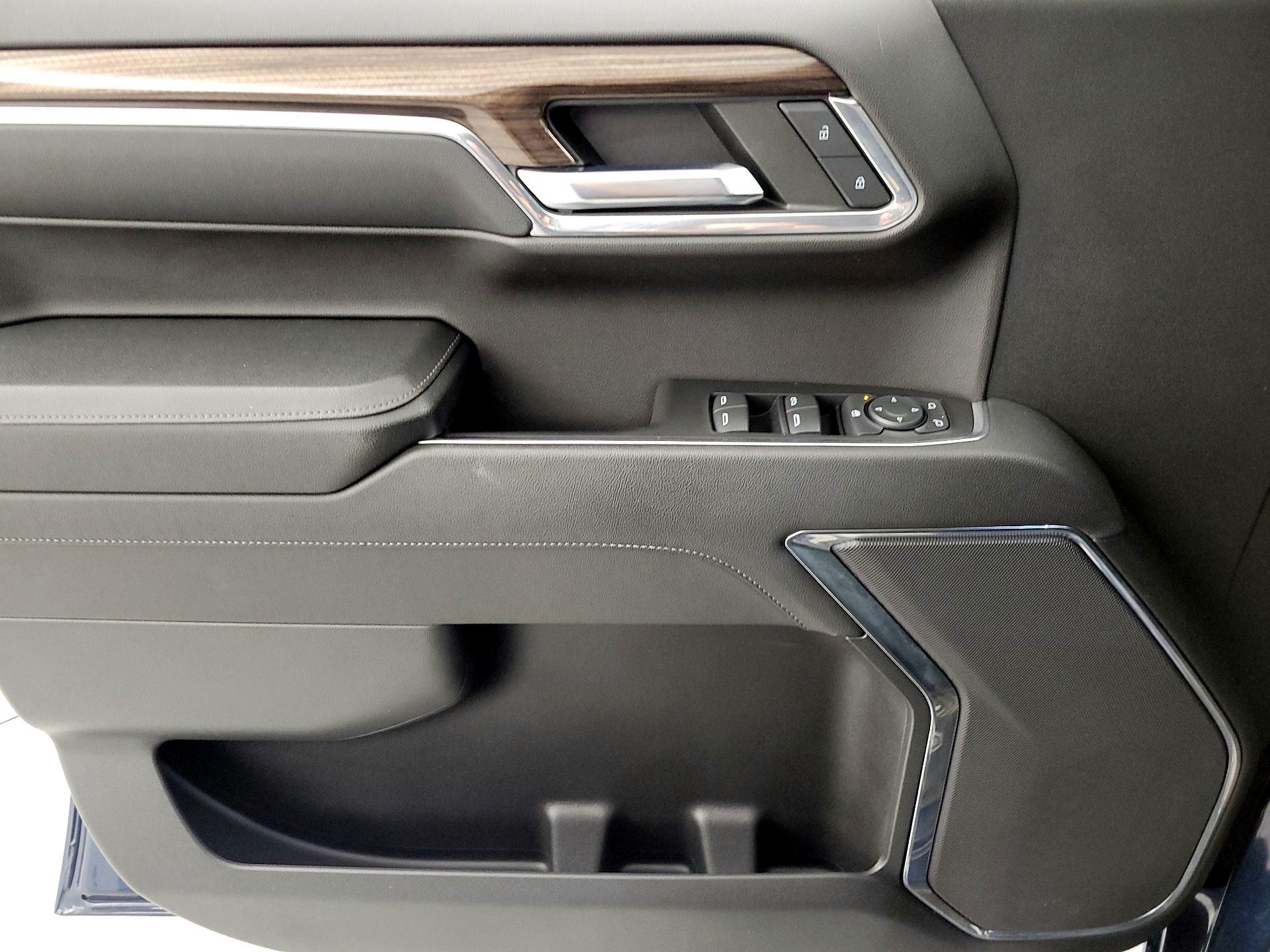 Thumbnail: 2023 Chevrolet Silverado 1500 - 12
