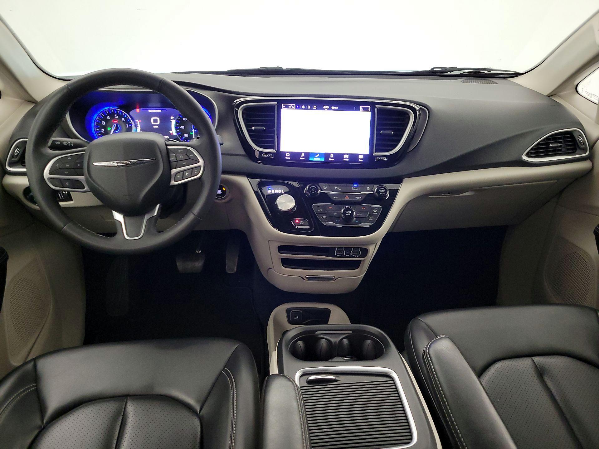 Thumbnail: 2023 Chrysler Pacifica - 9