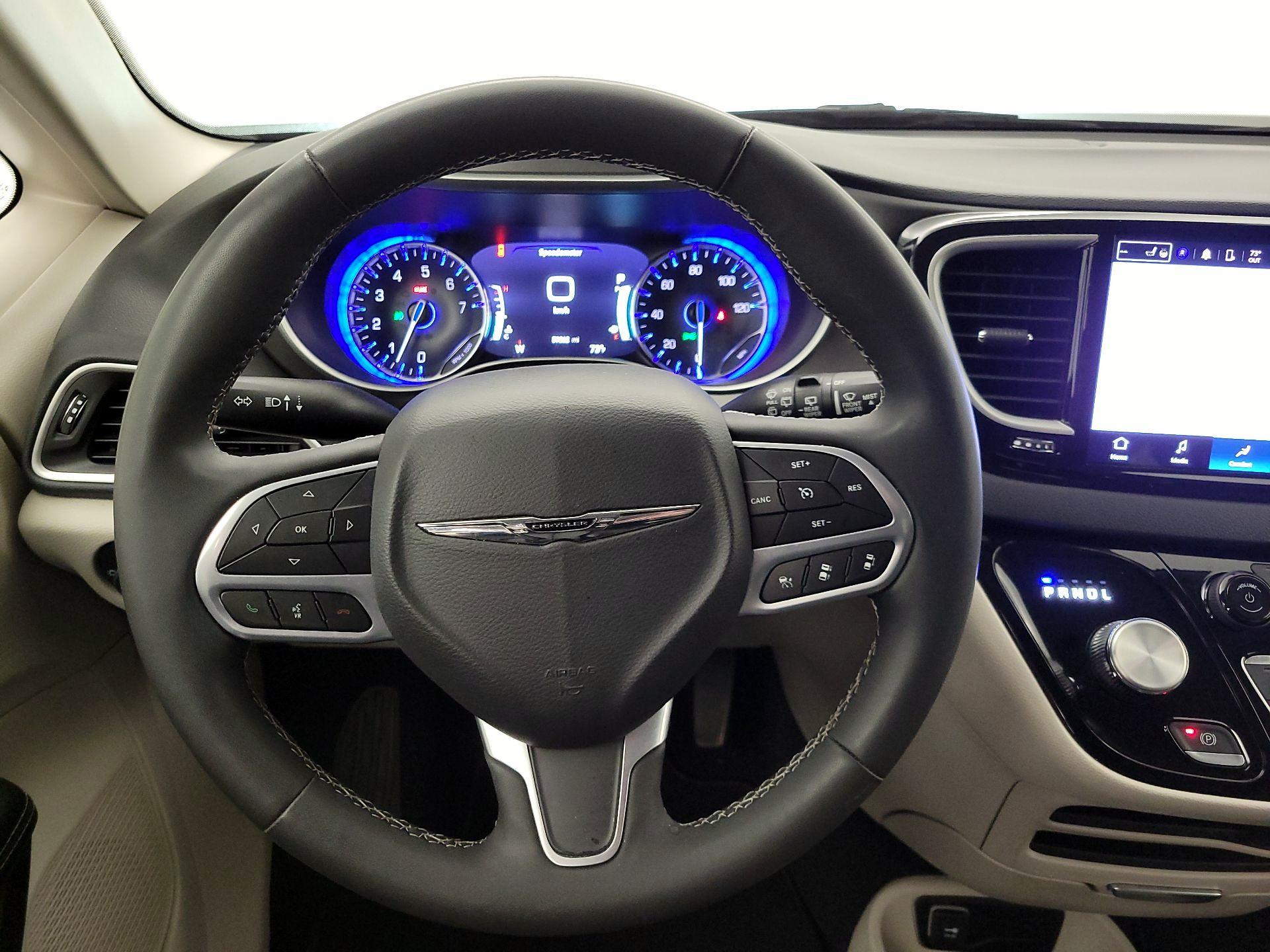 Thumbnail: 2023 Chrysler Pacifica - 10