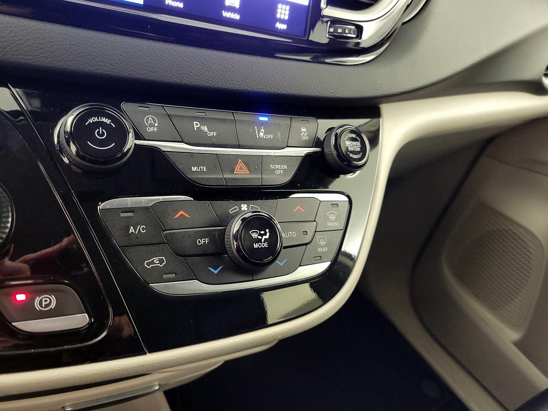 Thumbnail: 2023 Chrysler Pacifica - 16