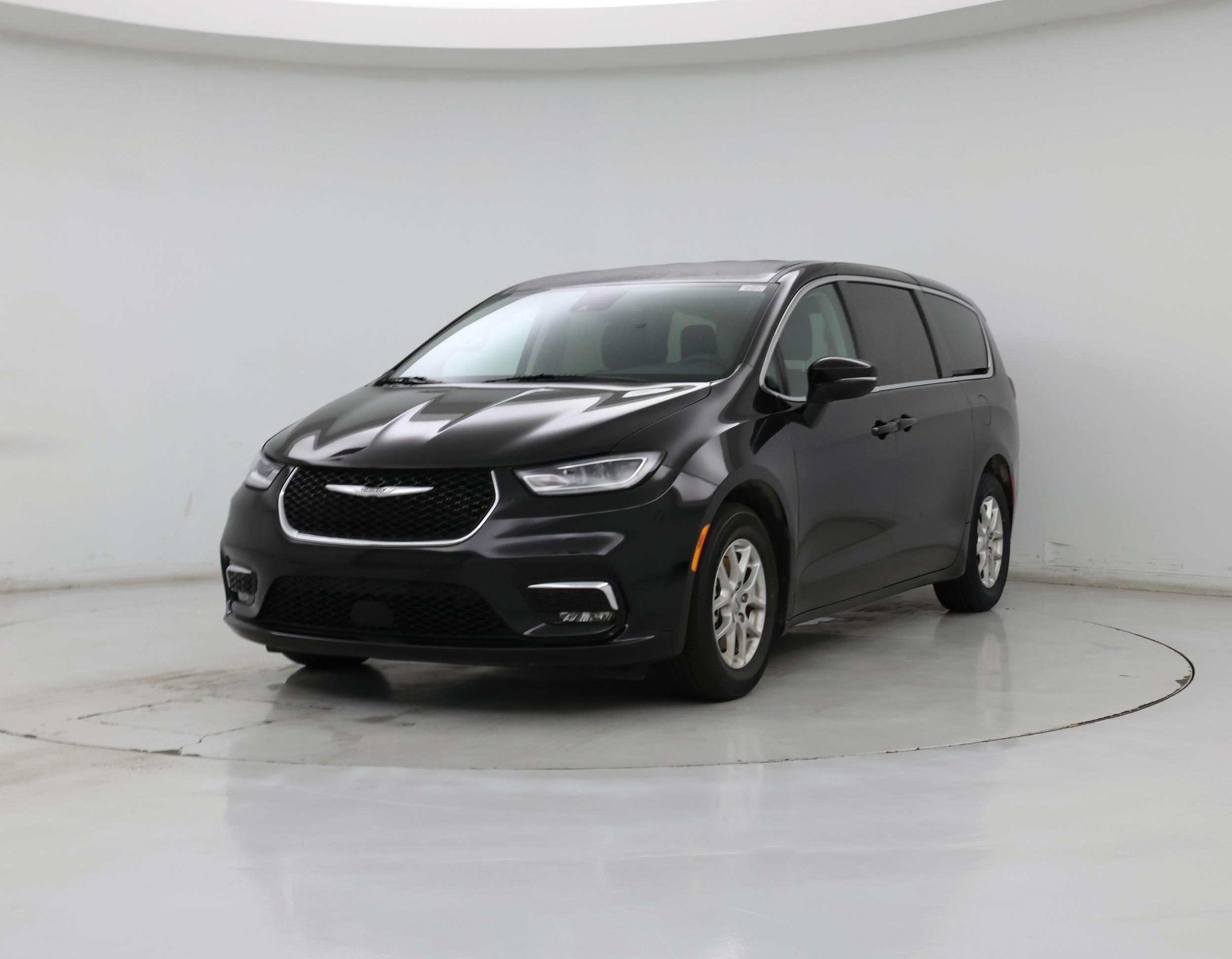 Thumbnail: 2023 Chrysler Pacifica - 4