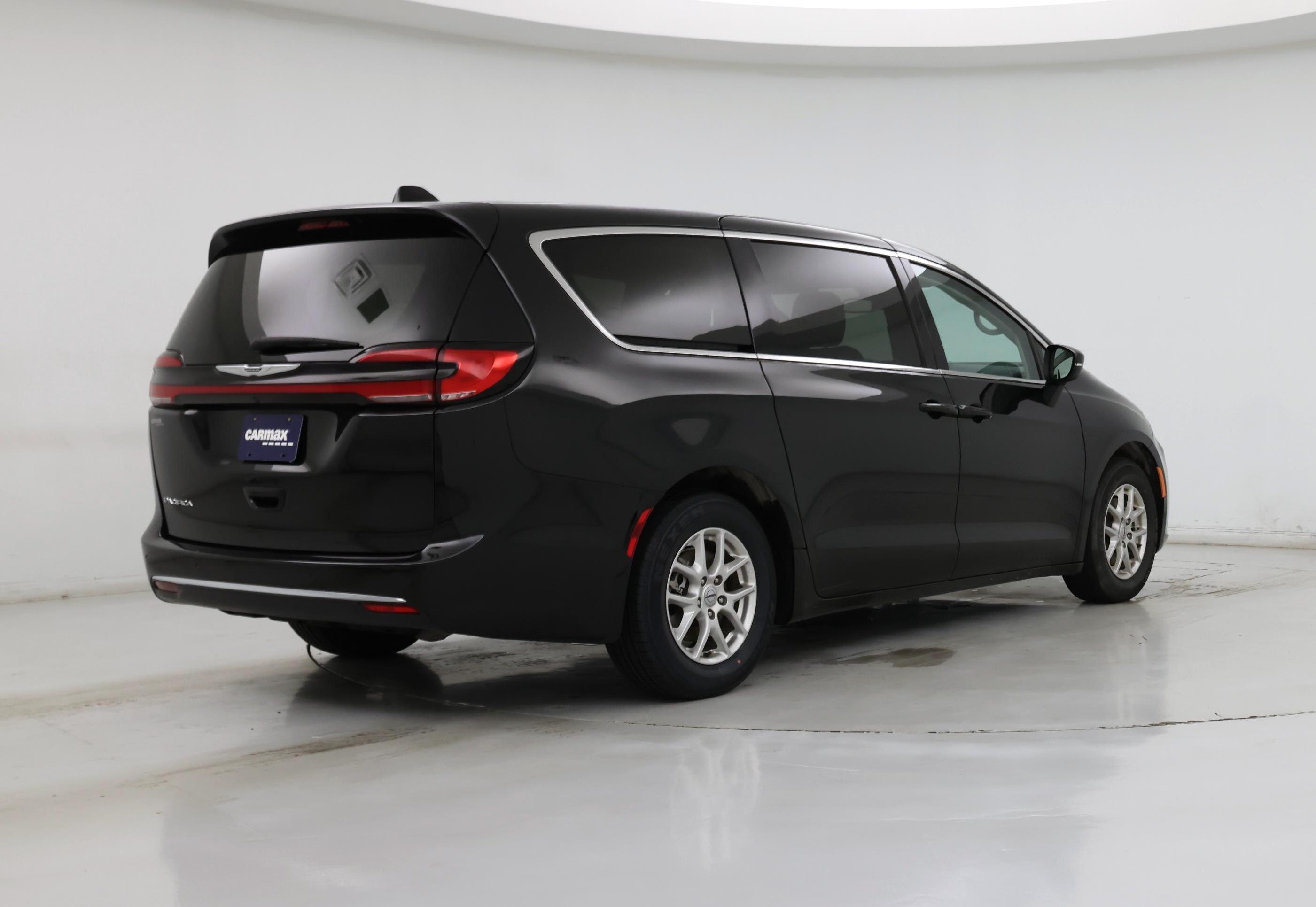 Thumbnail: 2023 Chrysler Pacifica - 8
