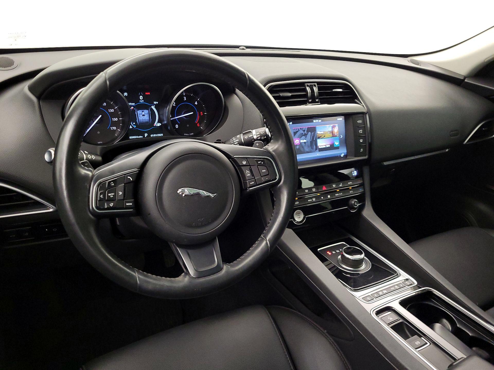 Thumbnail: 2018 Jaguar F-Pace - 9