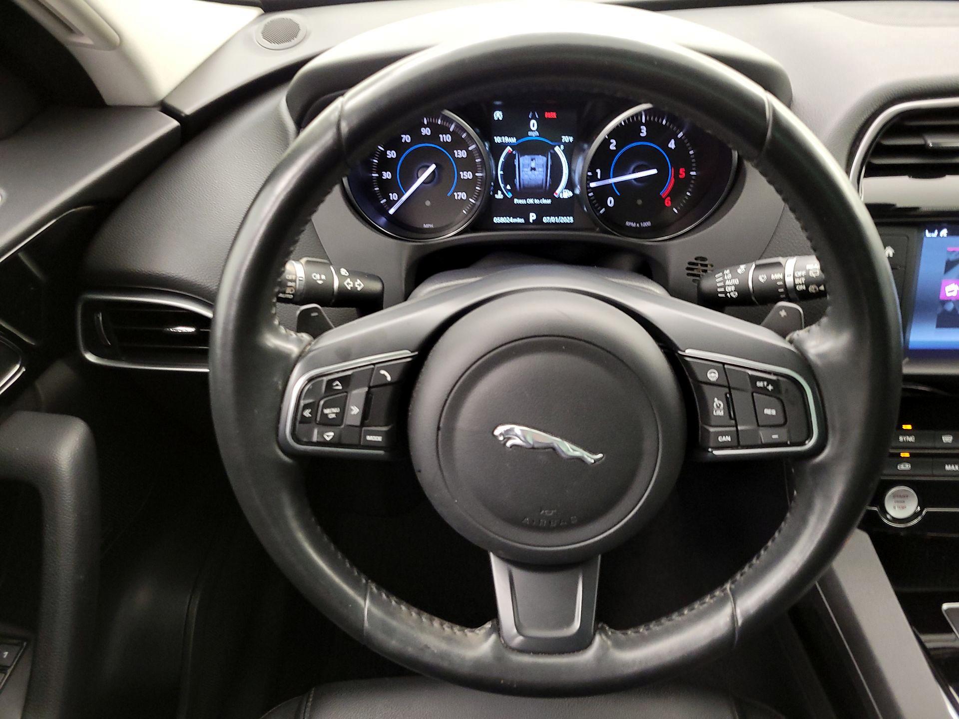 Thumbnail: 2018 Jaguar F-Pace - 10