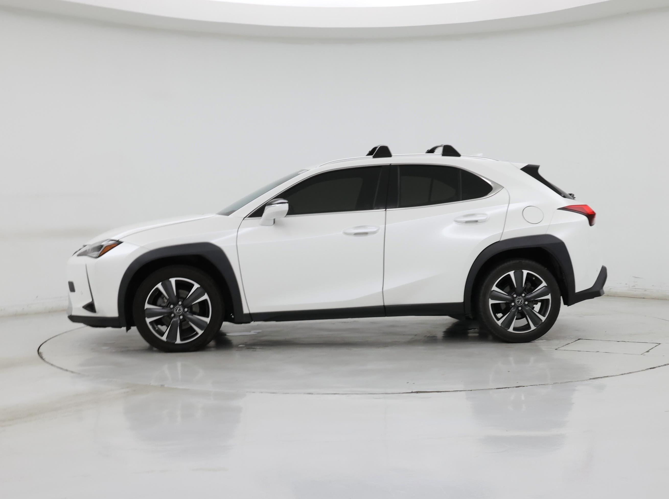 Thumbnail: 2022 Lexus UX - 3