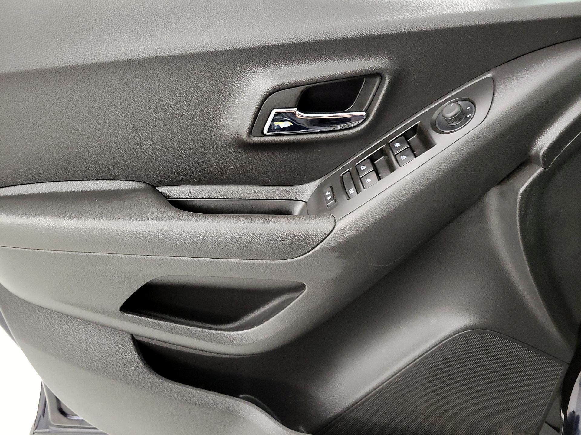 Thumbnail: 2022 Chevrolet Trax - 12