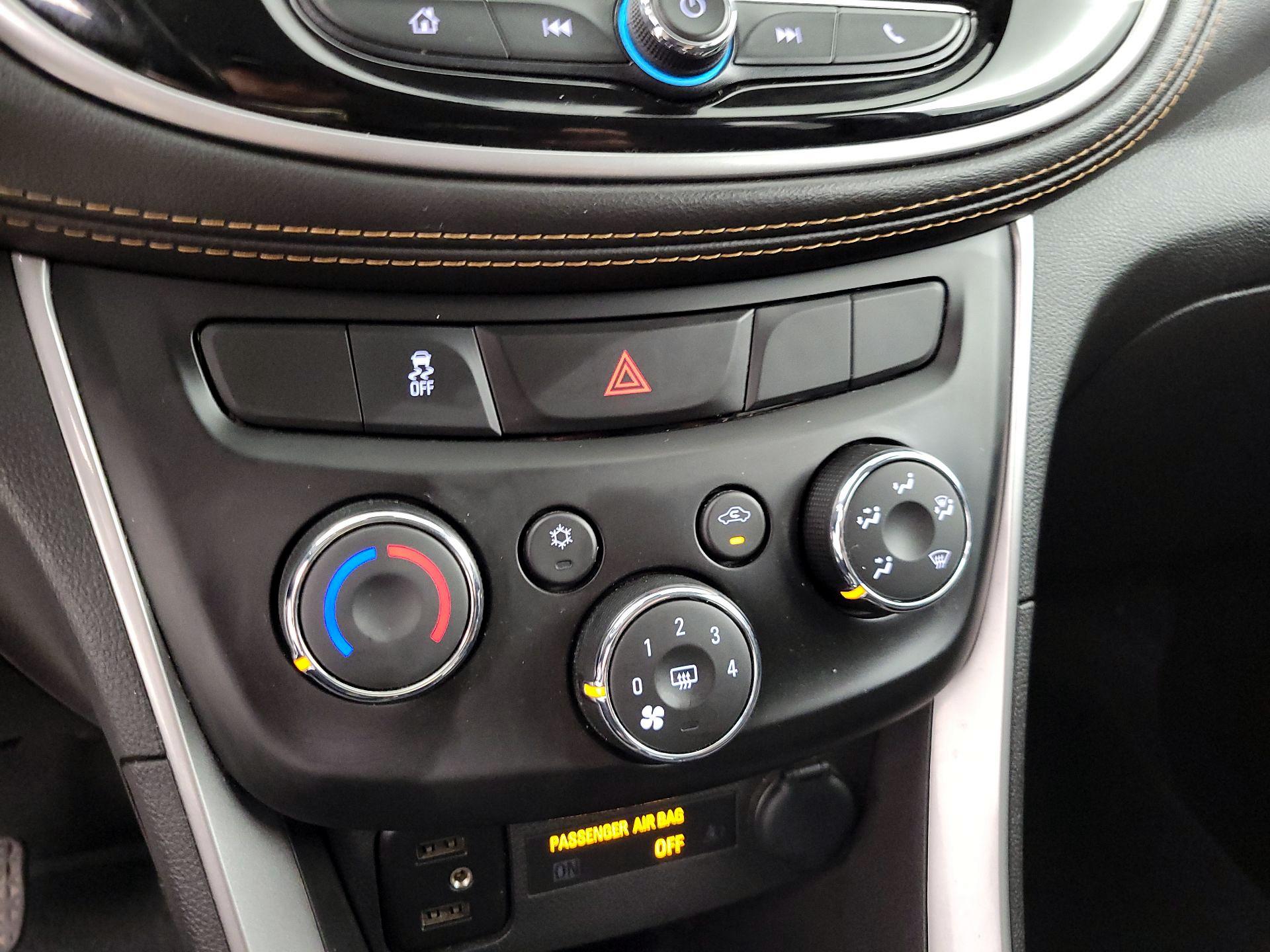 Thumbnail: 2022 Chevrolet Trax - 16