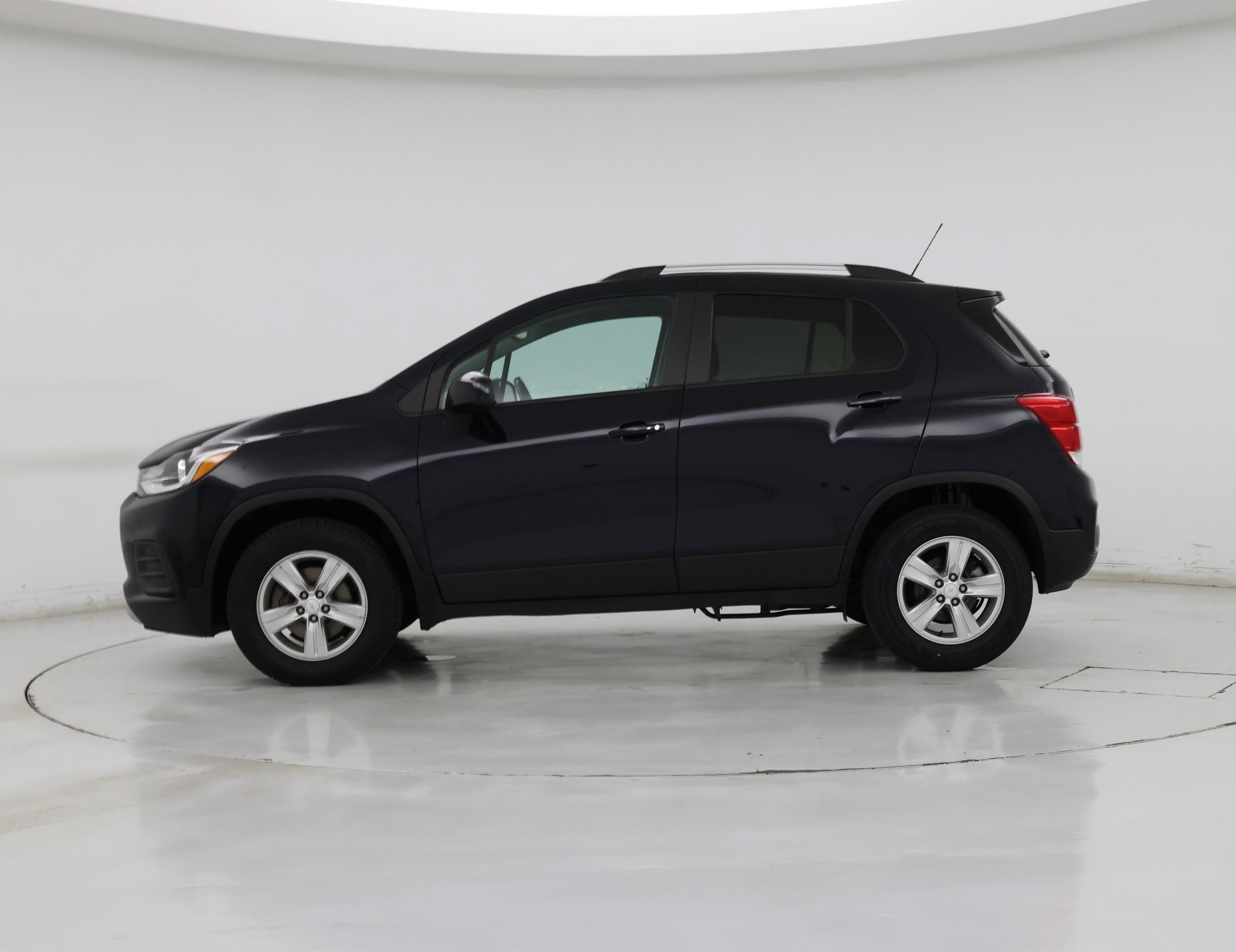 Thumbnail: 2022 Chevrolet Trax - 3