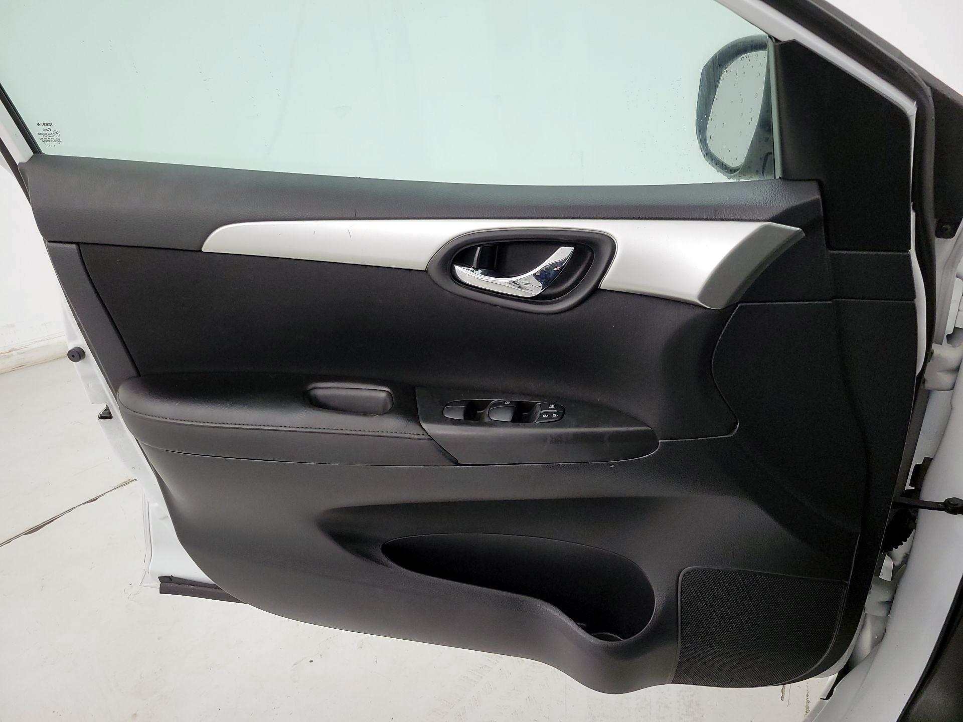 Thumbnail: 2019 Nissan Sentra - 12