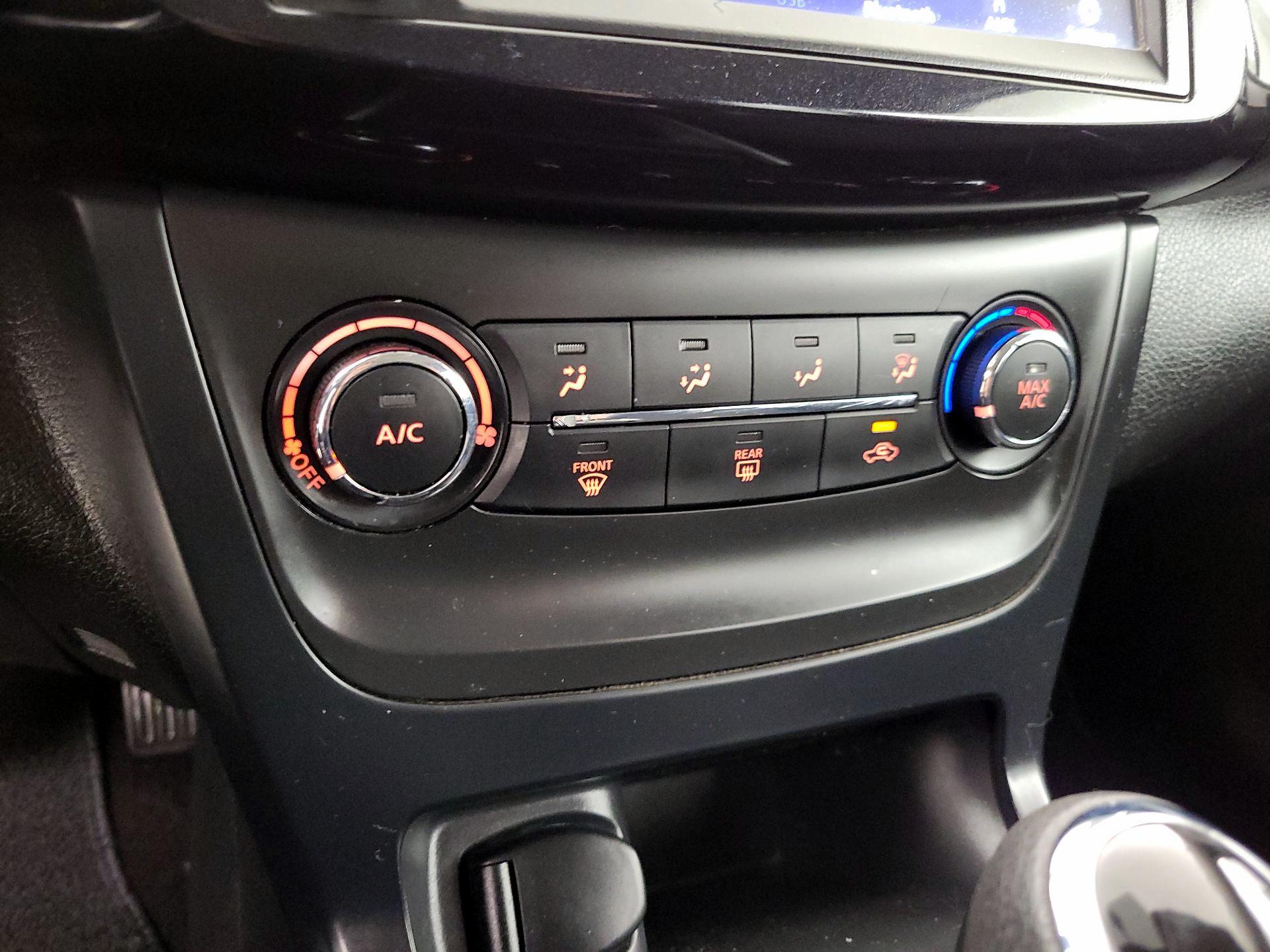 Thumbnail: 2019 Nissan Sentra - 16