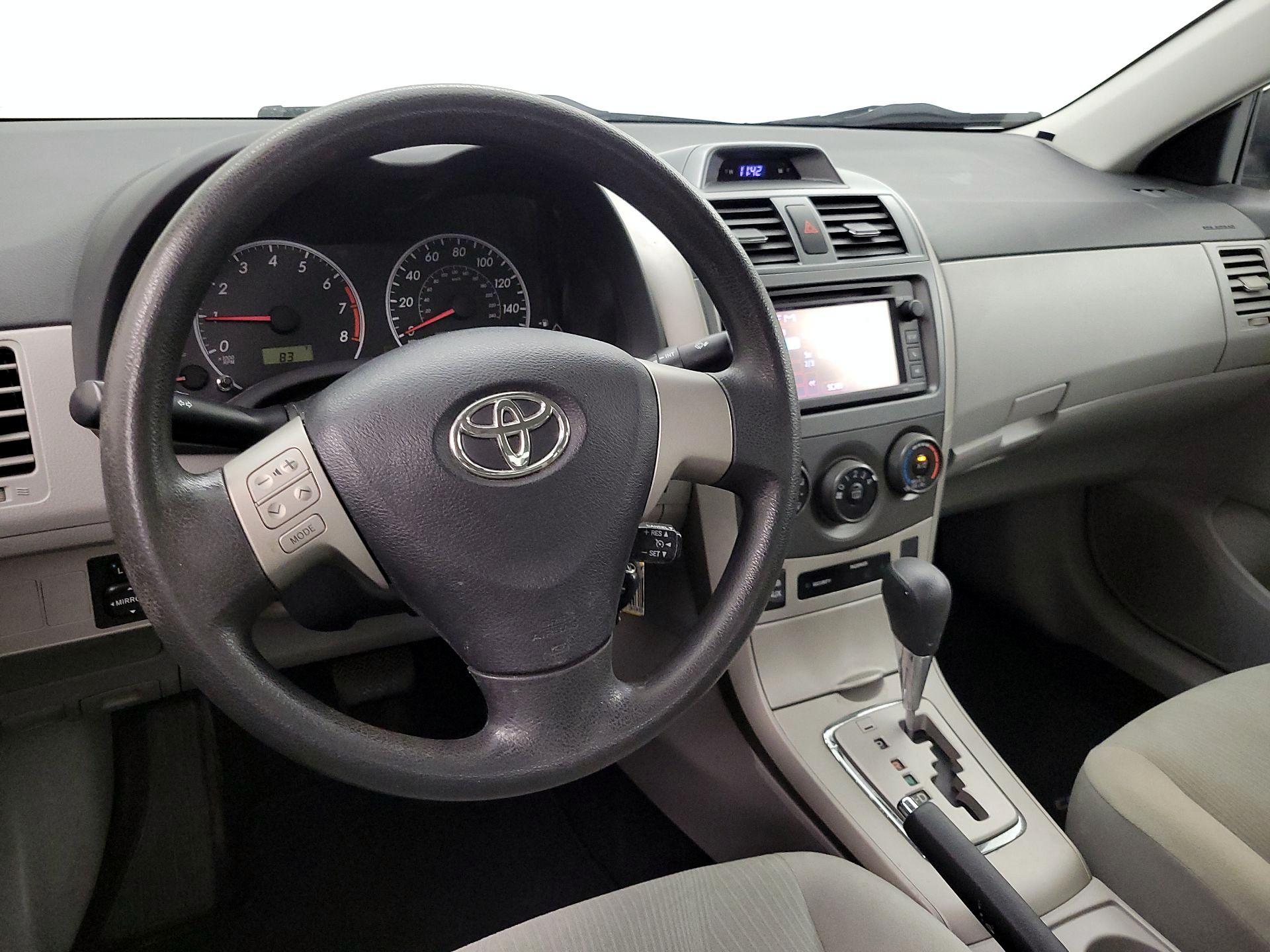 Thumbnail: 2013 Toyota Corolla - 9