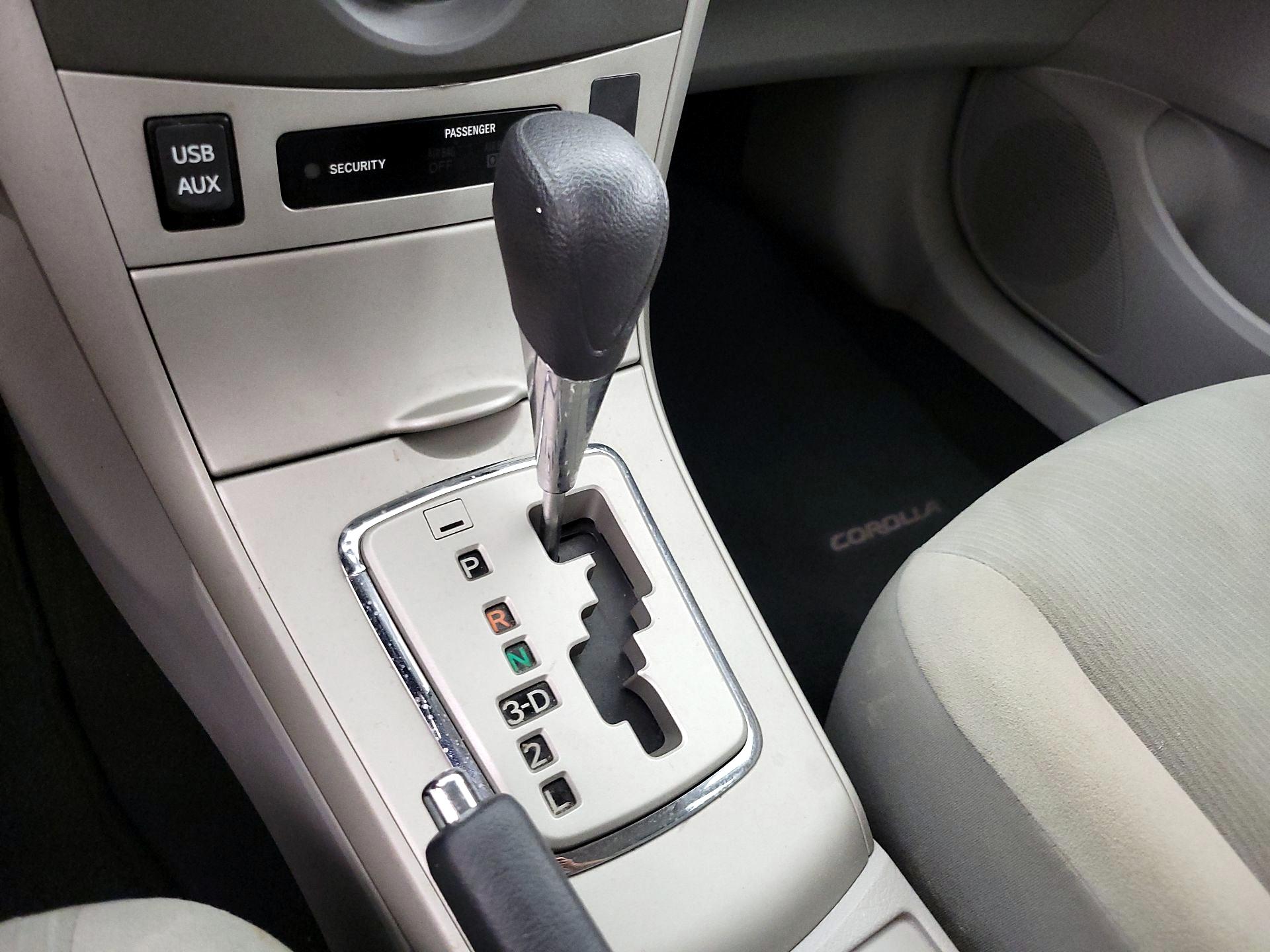 Thumbnail: 2013 Toyota Corolla - 16