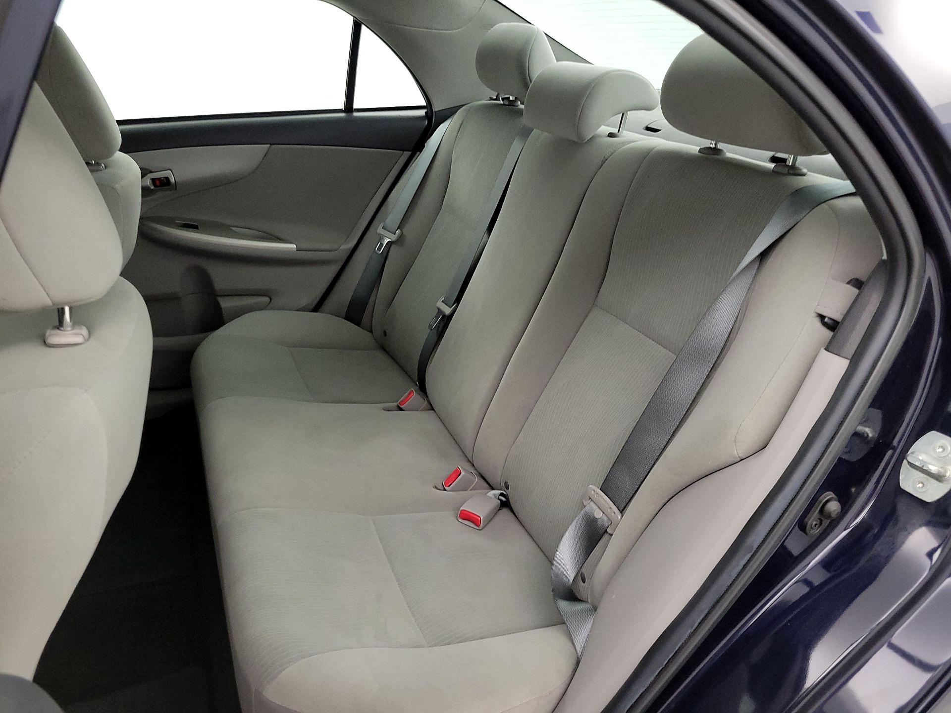 Thumbnail: 2013 Toyota Corolla - 18