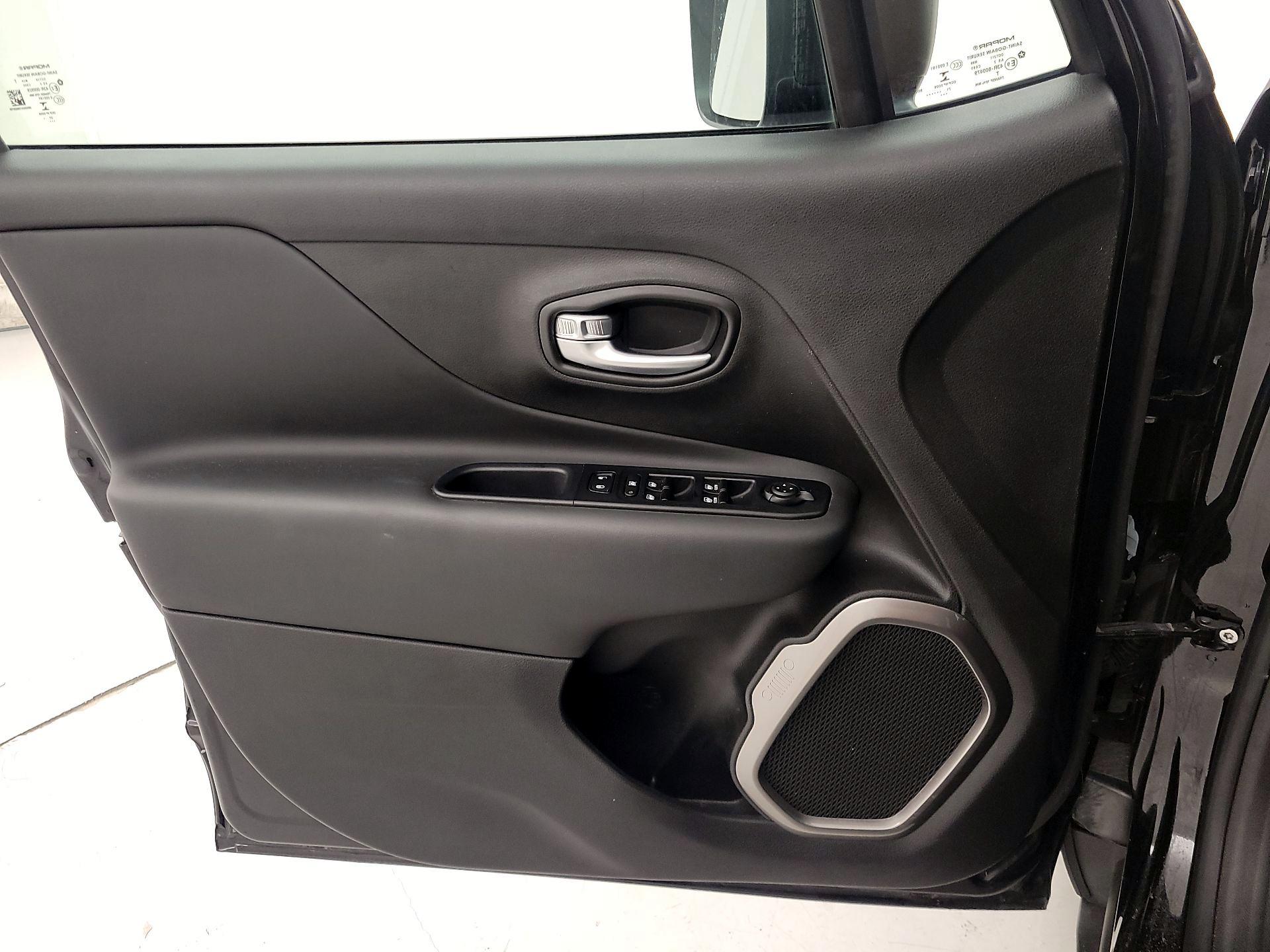 Thumbnail: 2022 Jeep Renegade - 12