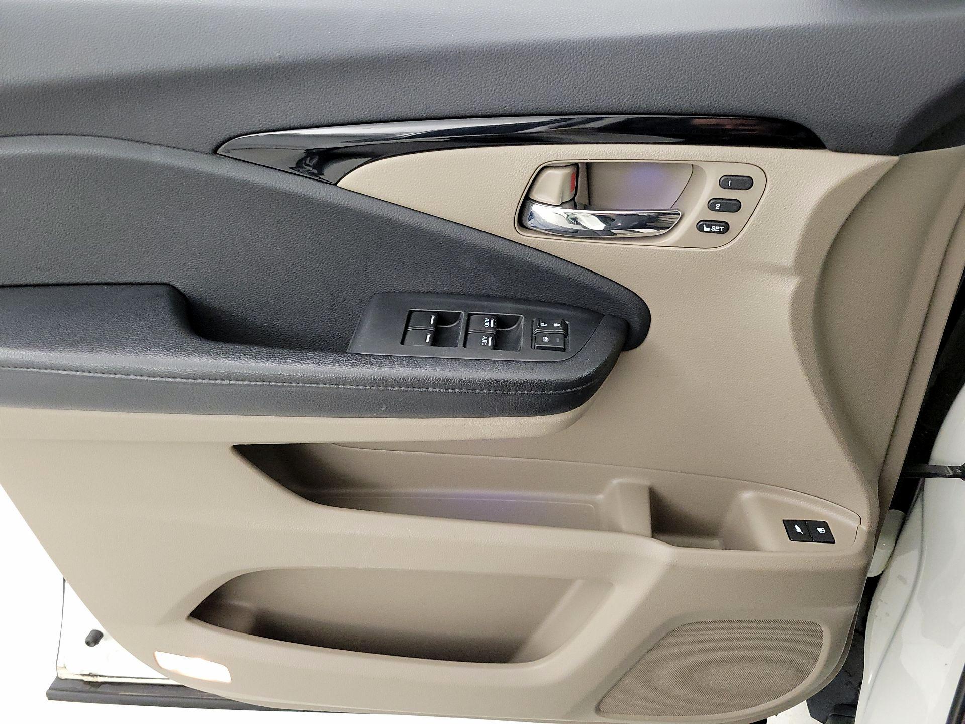 Thumbnail: 2016 Honda Pilot - 12