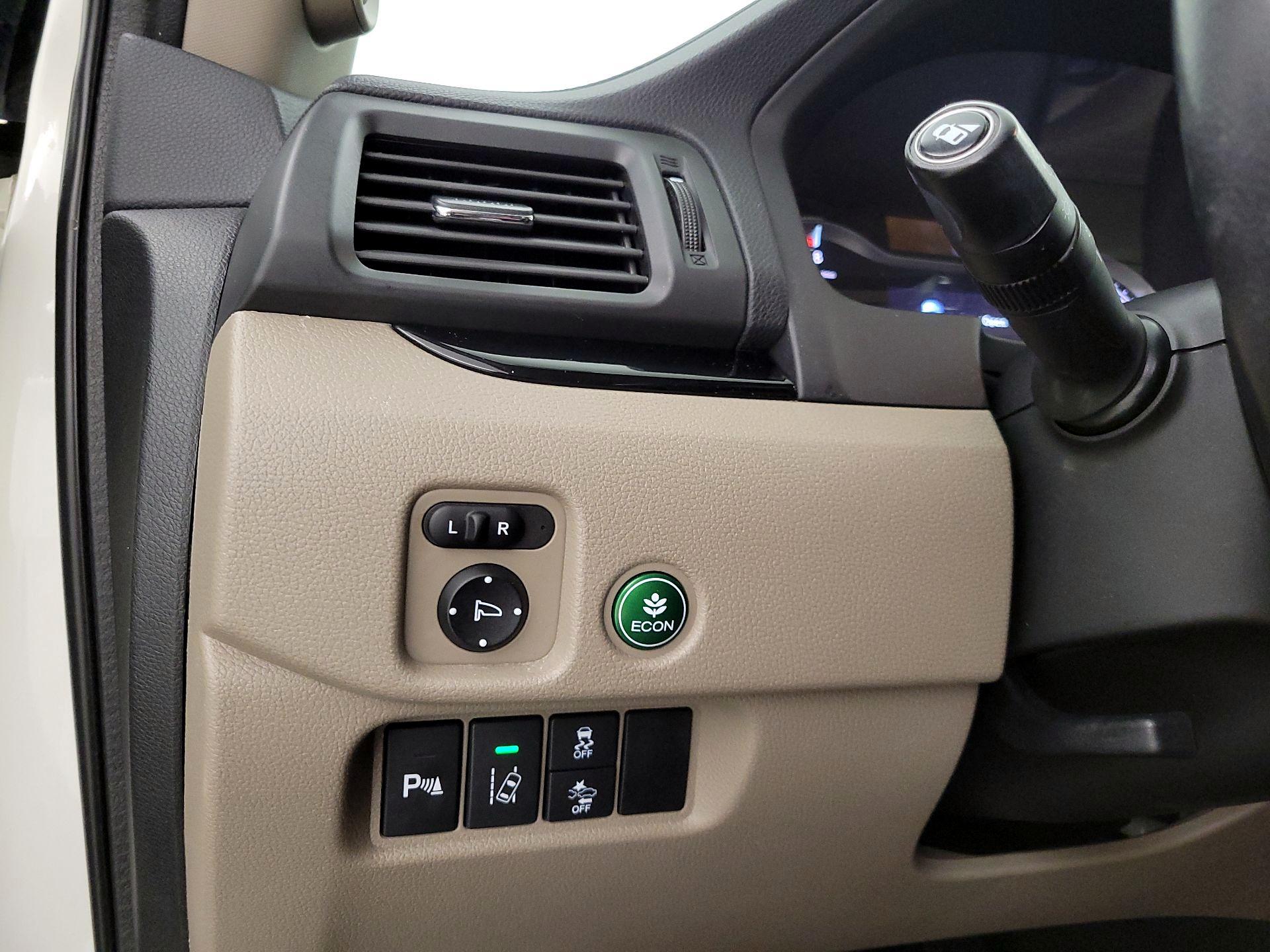 Thumbnail: 2016 Honda Pilot - 13