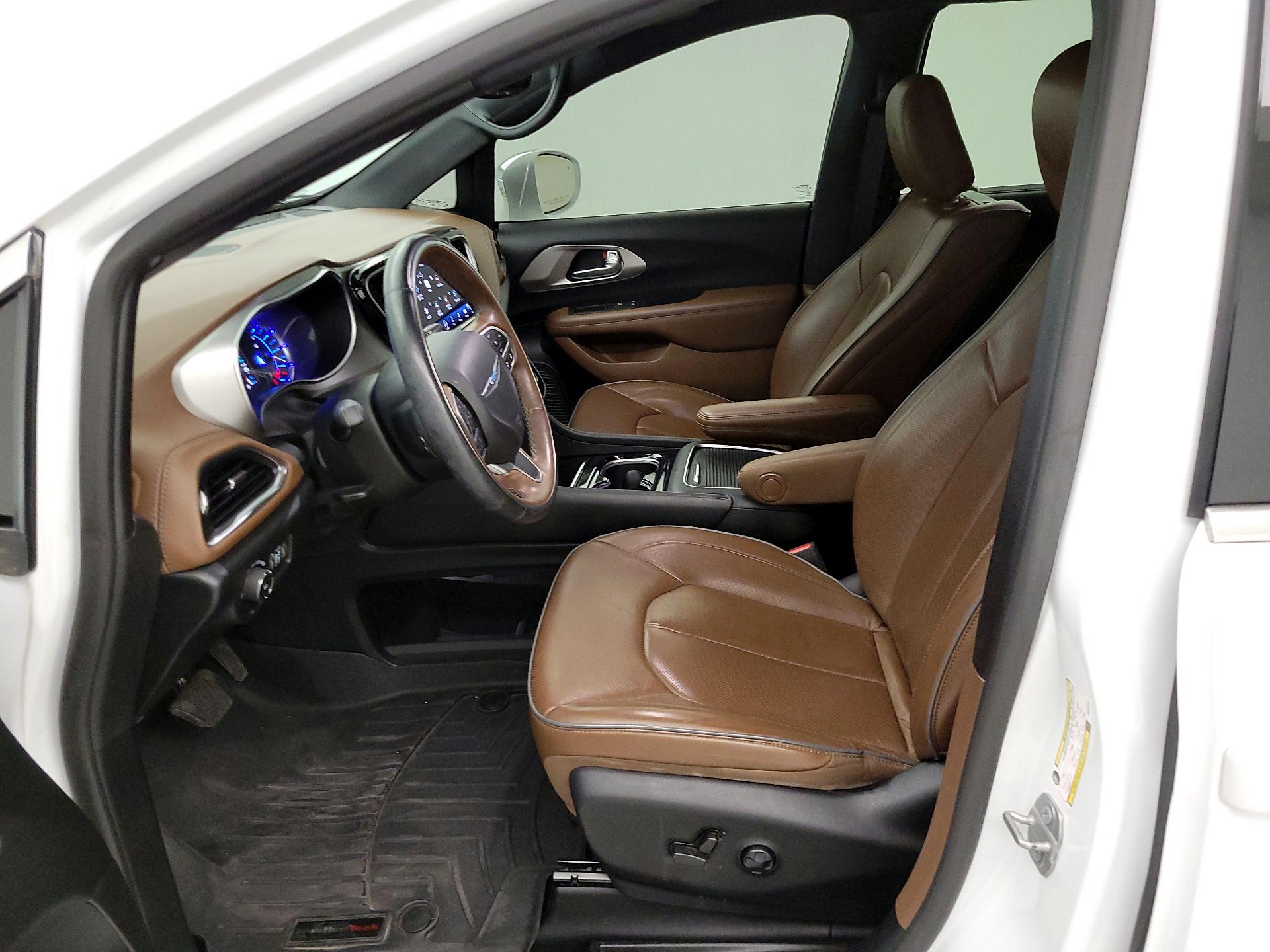 Thumbnail: 2021 Chrysler Pacifica - 11